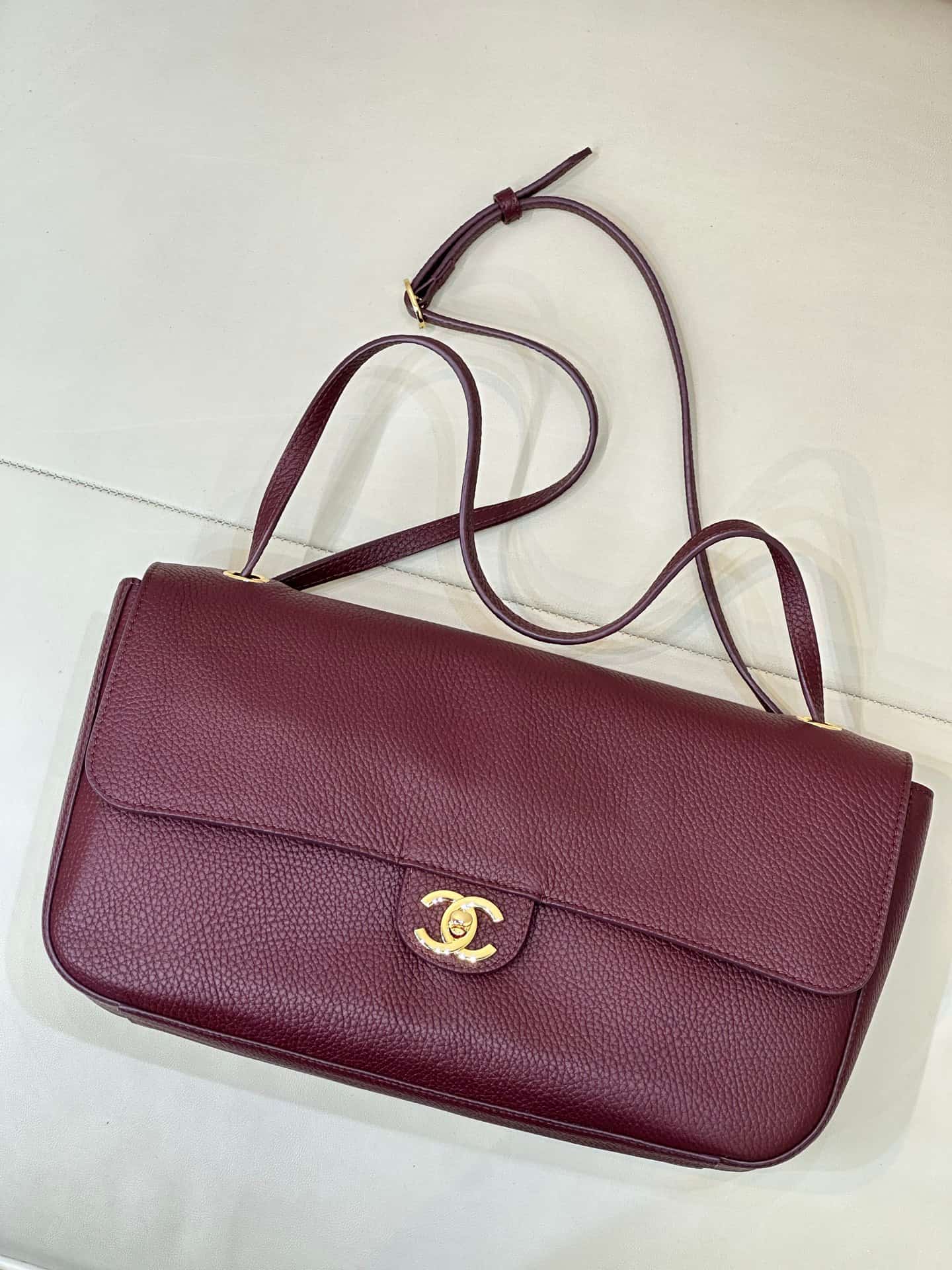 Chanel Maxi Flapbag Grained Calfskin & Gold-Tone Metal Claret AS6231 TOP