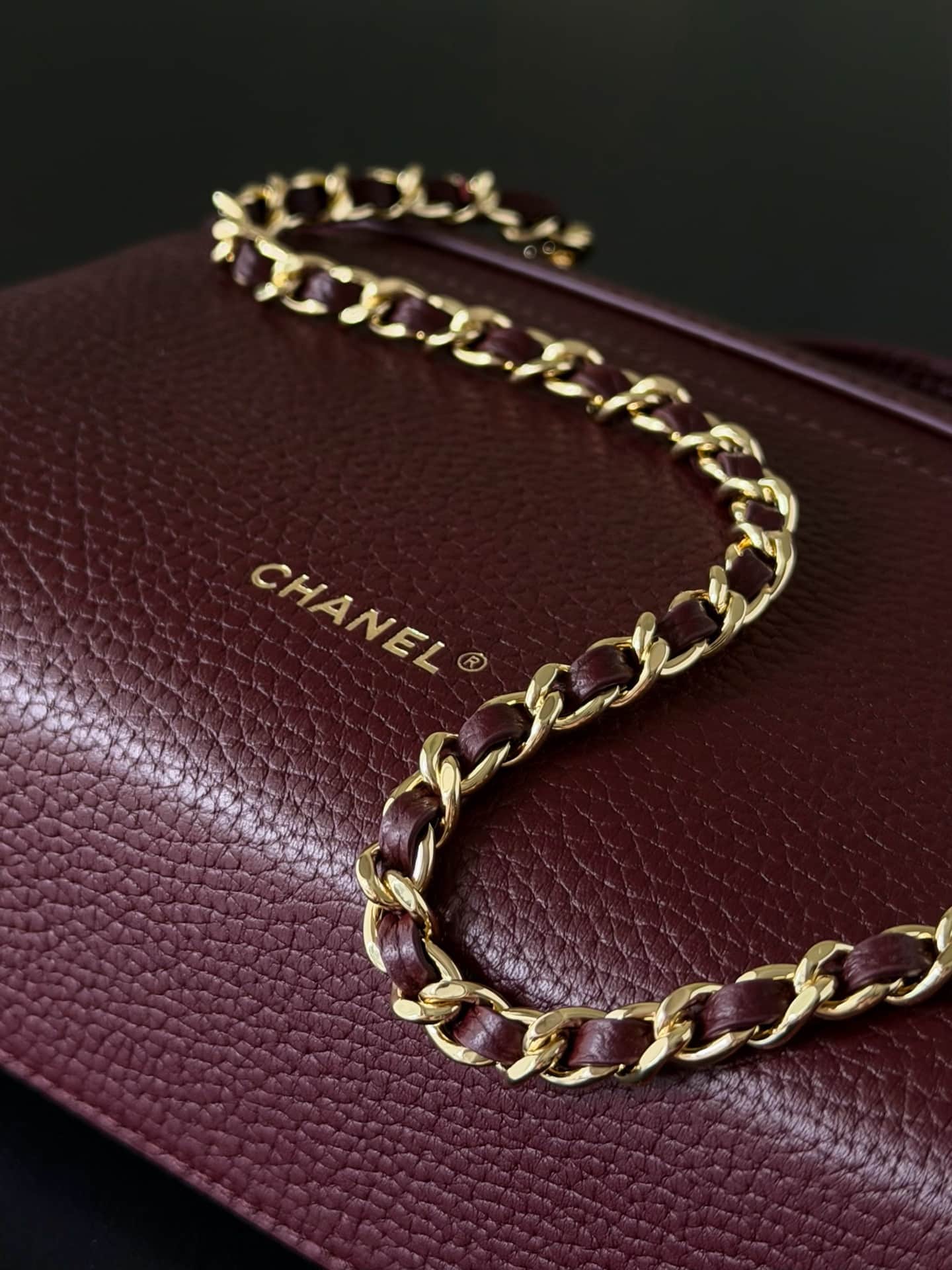 Chanel Large Vanity with chain Grained Calfskin & Gold-Tone Metal Burgundy AS5347 A