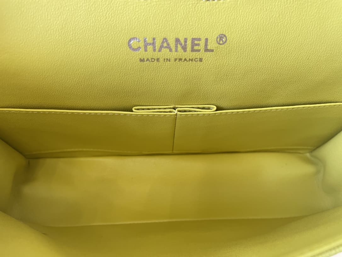 Medium CLASSIC HANDBAG Grained Calfskin Yellow Silver Metal A