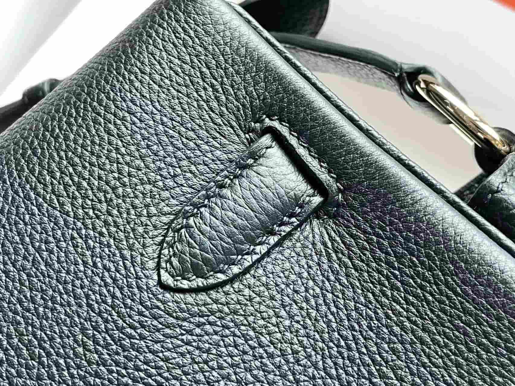 Hermes Kelly Messenger 25cm Taurillon Clemence Leather In Black WAX