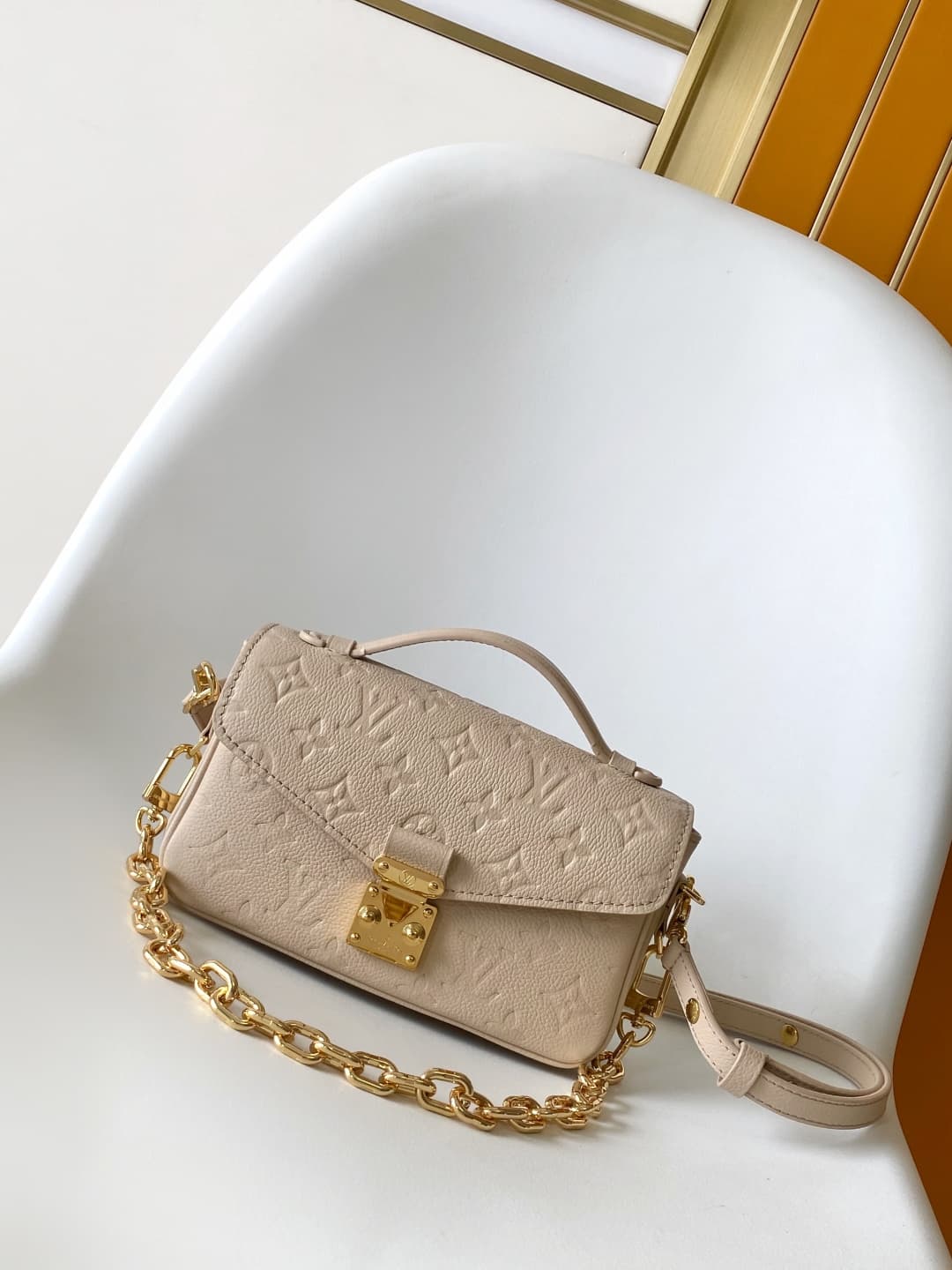 Louis Vuitton POCHETTE MÉTIS EAST WEST Sand Grained cowhide leather M14322 High