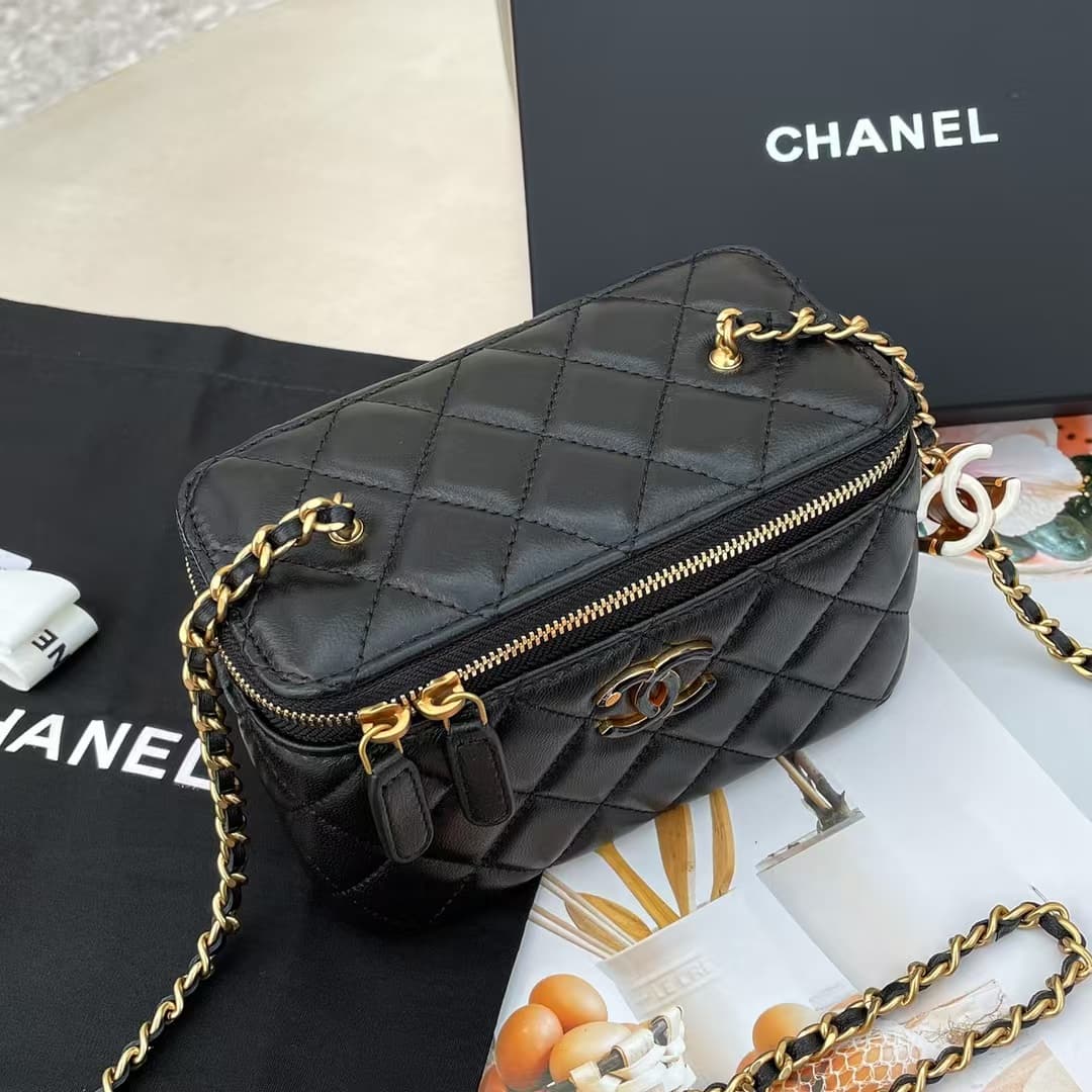 Chanel Vanity with Chain AP3940 Lambskin Black A