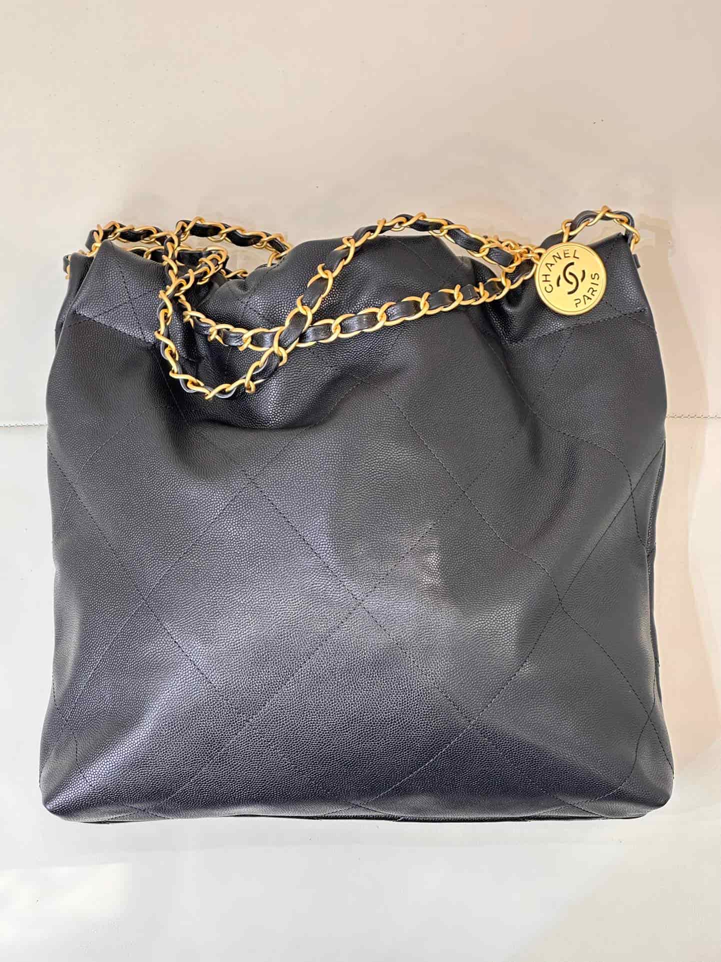 Chanel 22 Small handbag Shiny calfskin & gold-tone metal AS3260 Black TOP