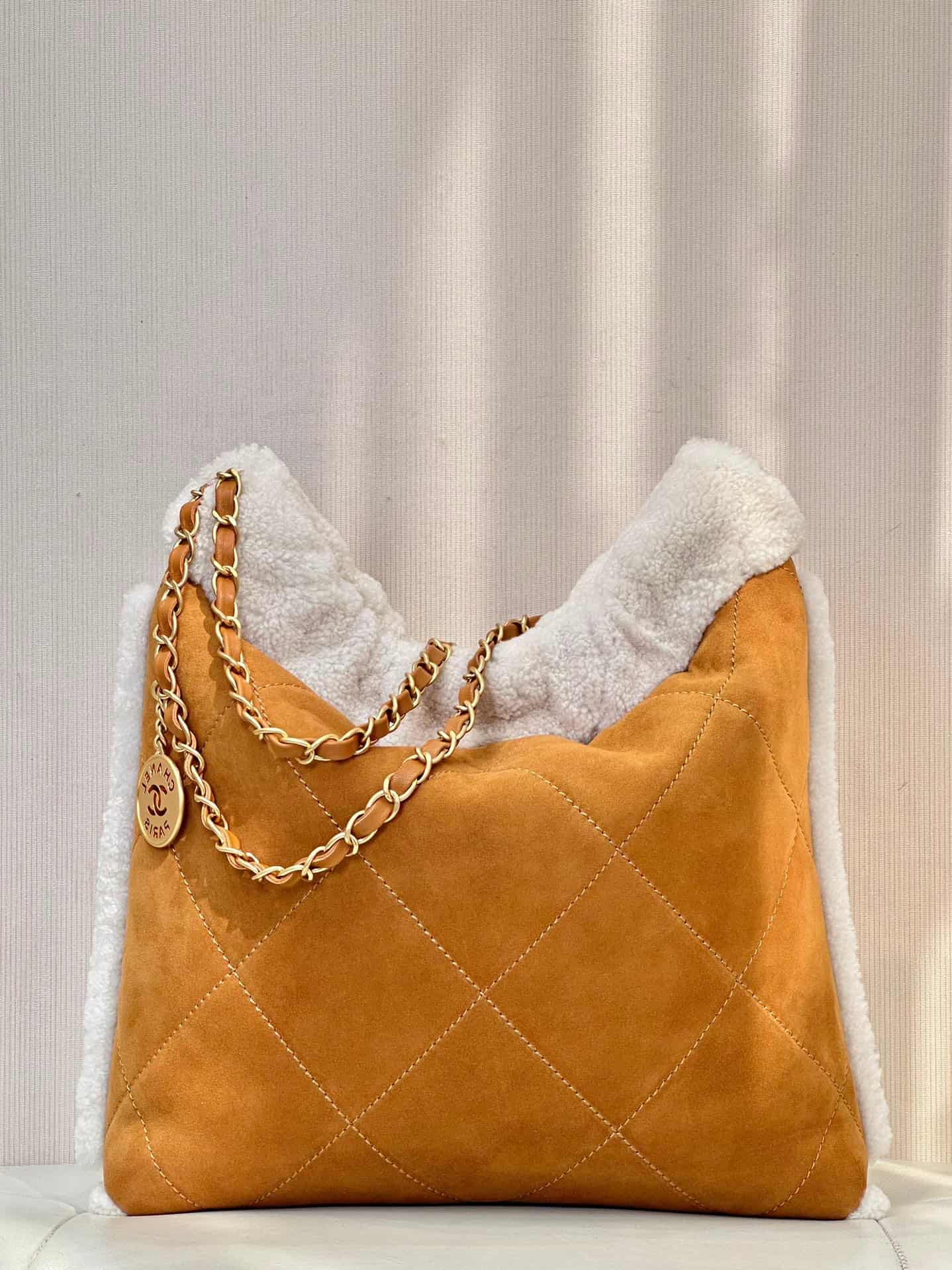 Chanel 22 Small handbag Quilted Lambskin Suede& Gold-tone metal AS3260 Beige with White TOP