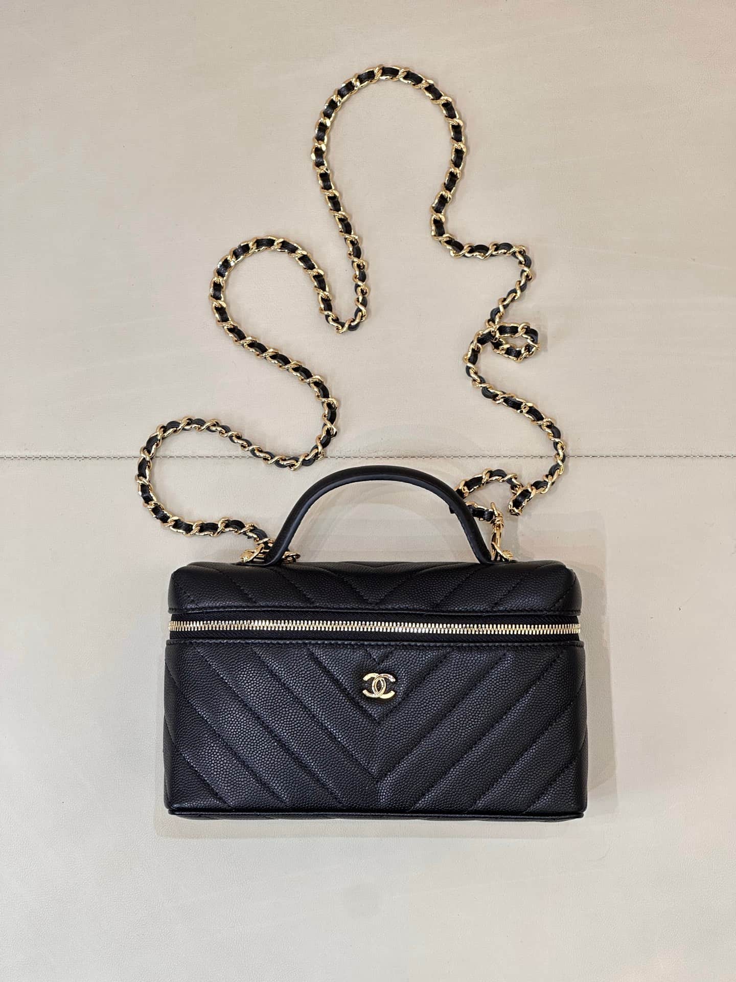 Chanel Vanity with Chain Grained Shiny Calfskin & Gold-Tone Metal Black AP5212 TOP
