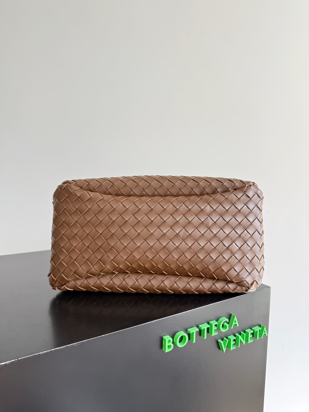 Bottega Veneta Large Campana shoulder bag in Intrecciato leather Pinecone TOP