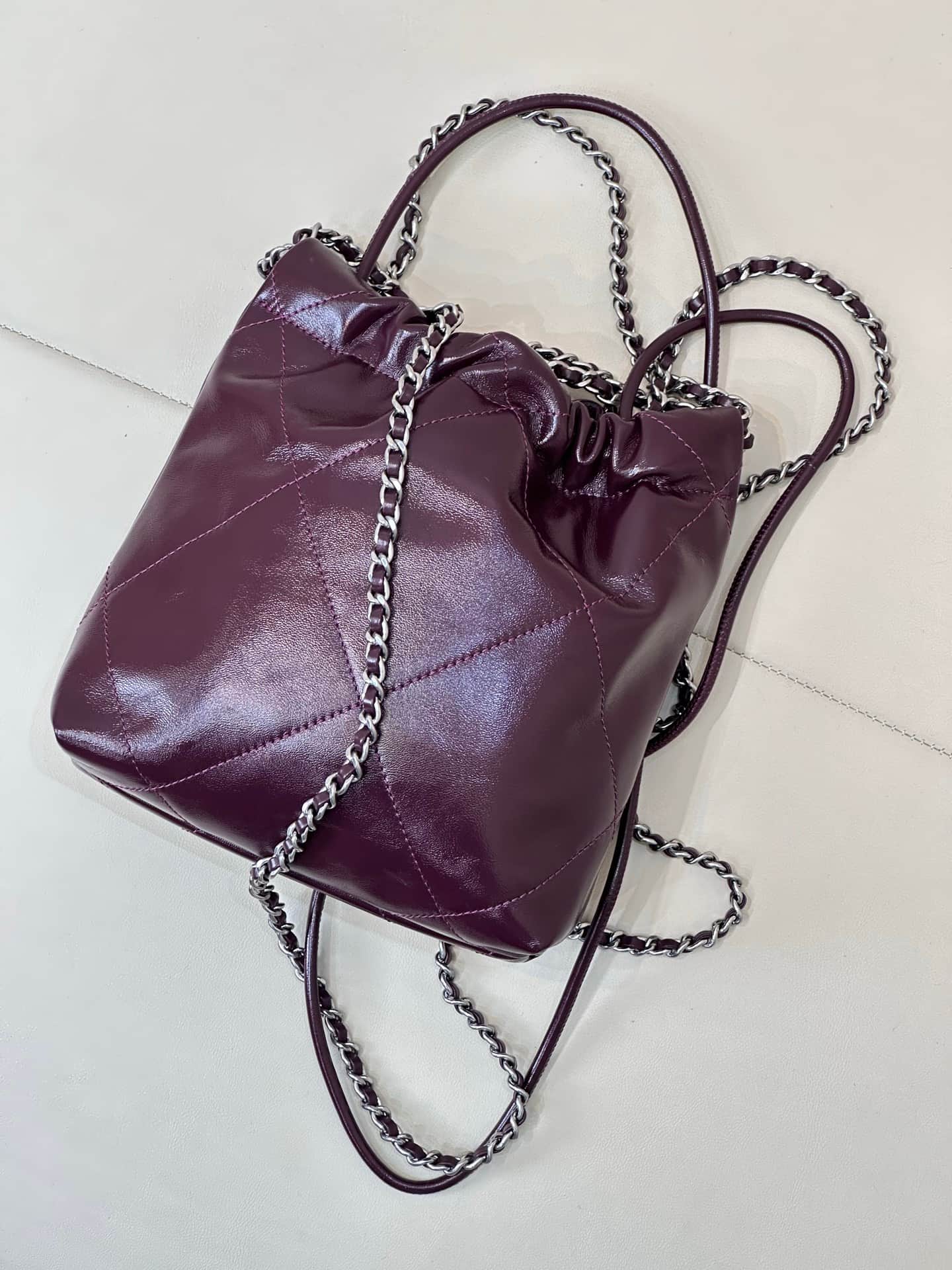 Chanel 22 MINI HANDBAG Shiny Calfskin Burgundy & Silver-Tone Metal AS3980 TOP