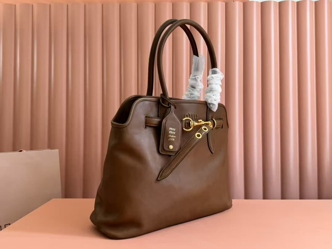 复制Miu Miu Aventure nappa leather Medium bag in Briarwood Top