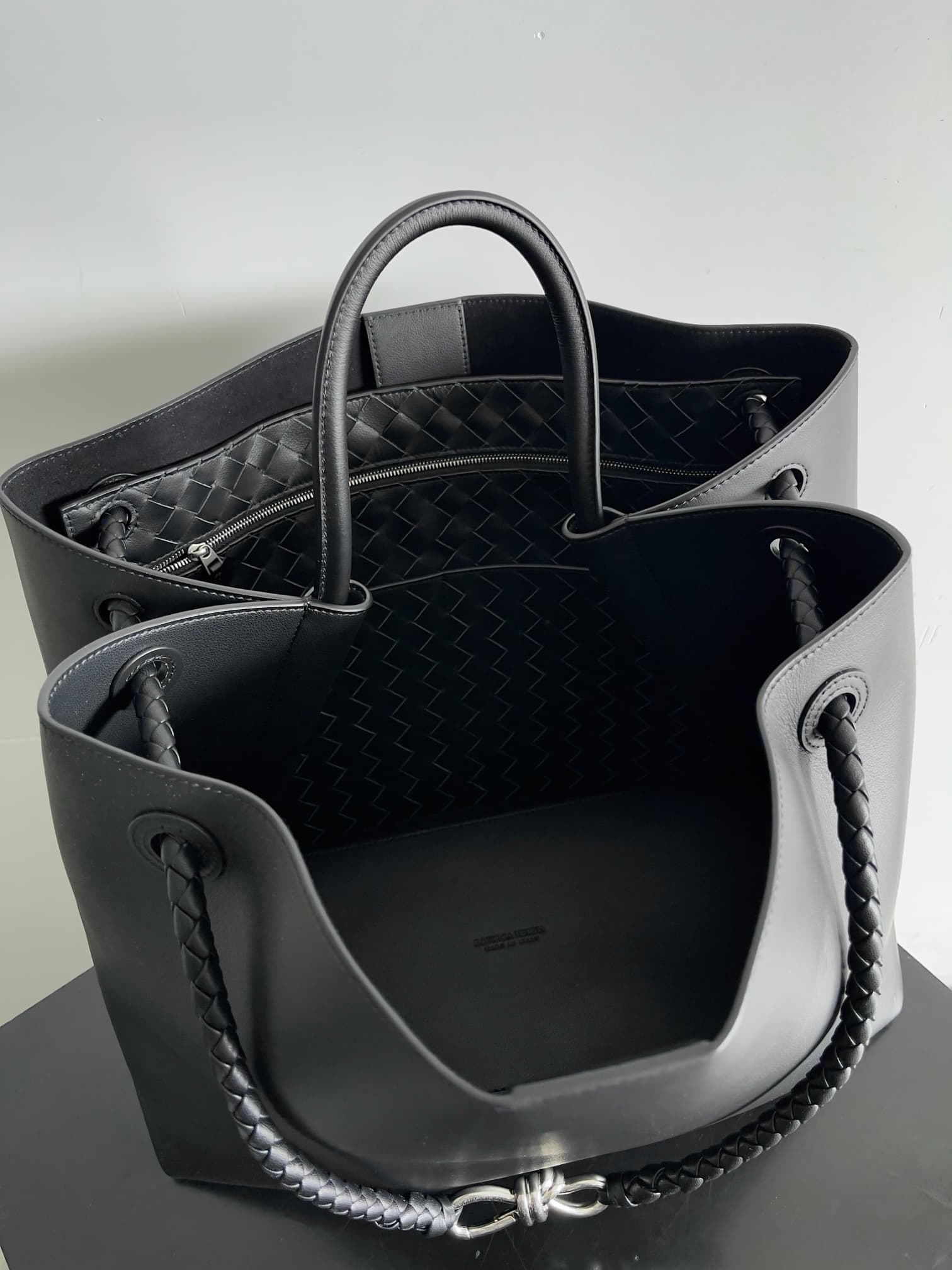 BV Andiamo Large tote bag in black calfskin leather TOP