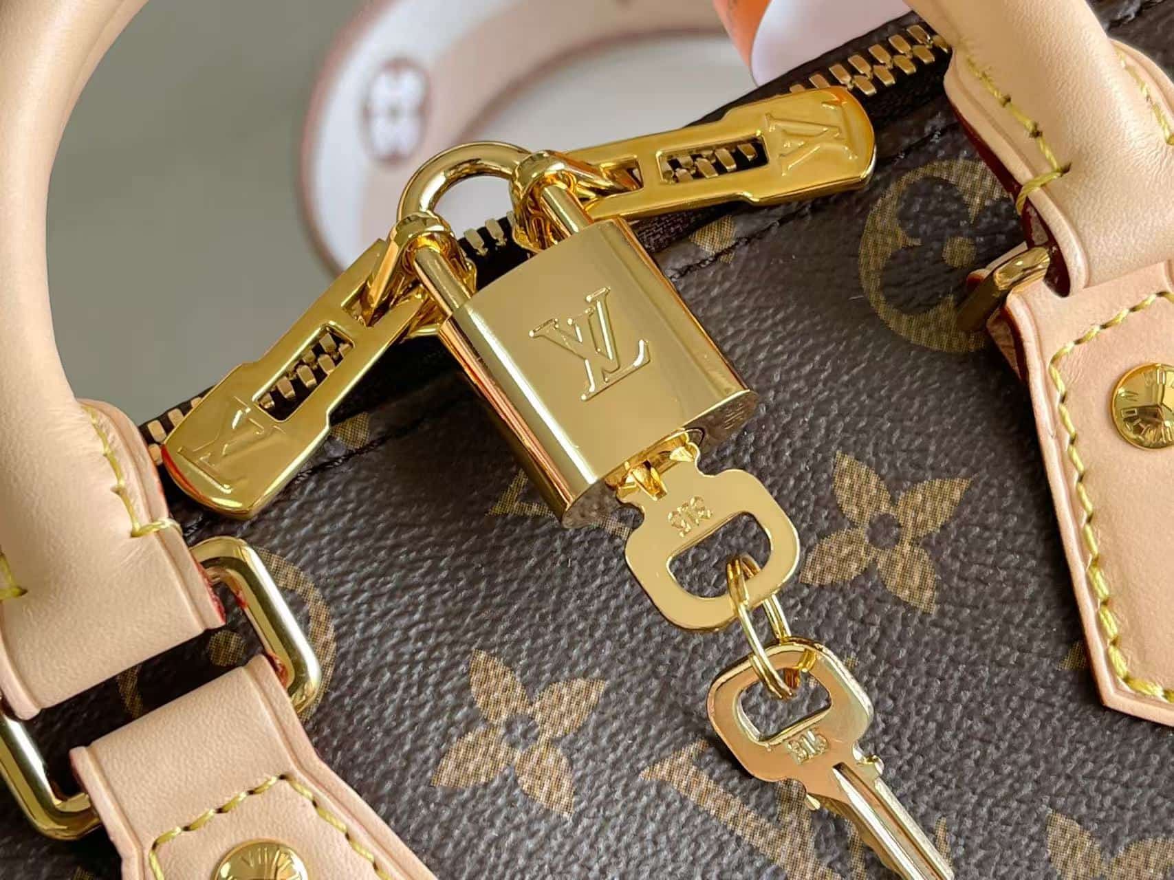 Louis Vuitton Speedy Bandoulière 20 Monogram coated canvas M46222 Top