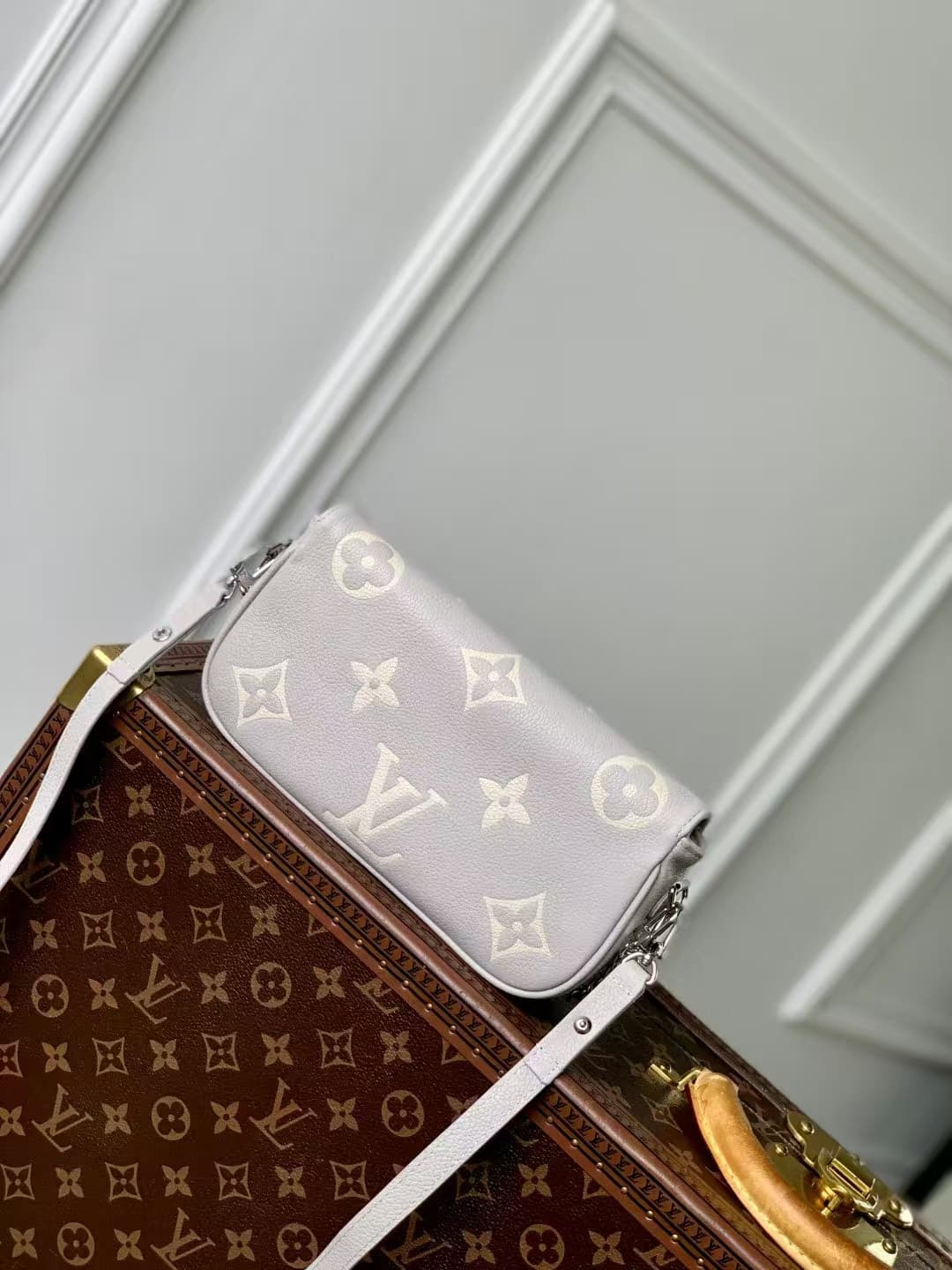 Louis Vuitton Wallet On Chain Ivy Embossed grained cowhide leather M14225 High