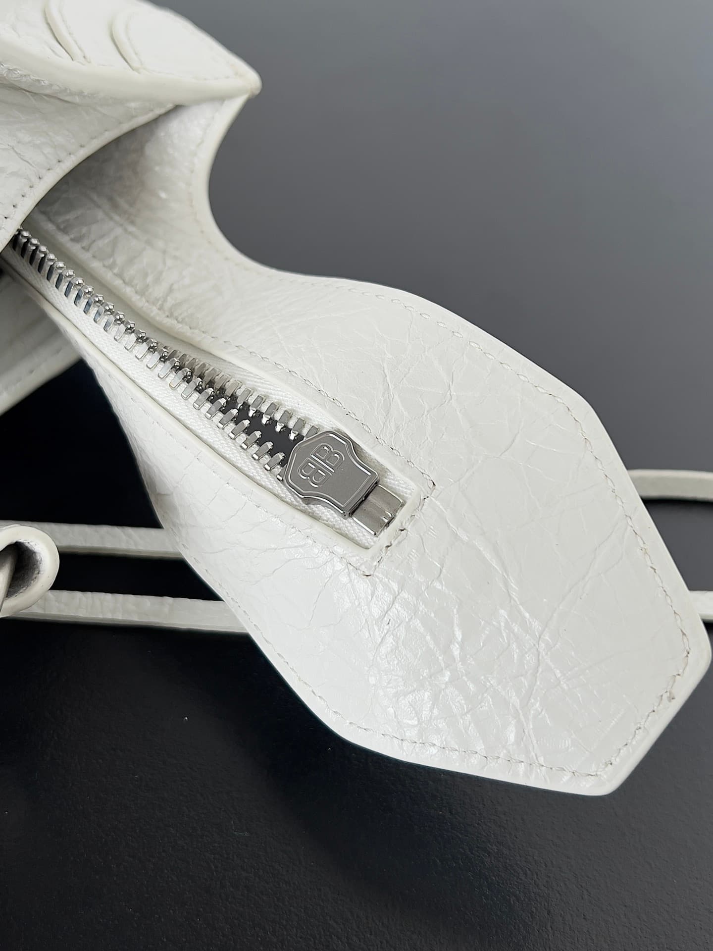 Balenciaga Medium Neo Cagole City bag in White lambskin leather High