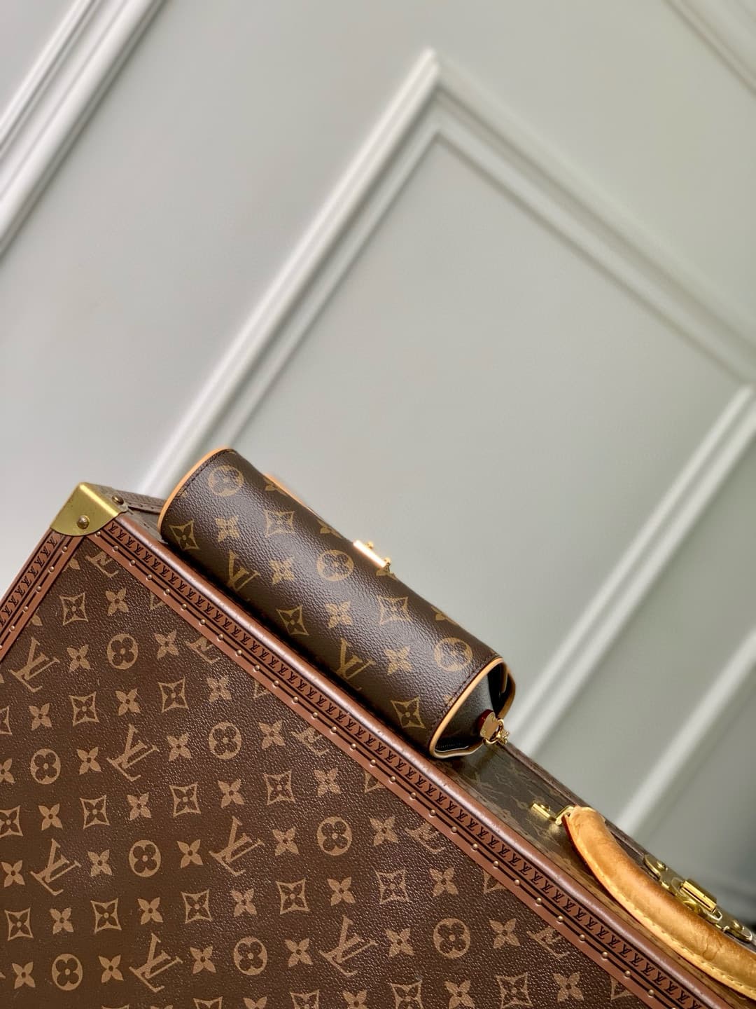 Louis Vuitton Pochette Camille in Monogram Canvas M13566 High