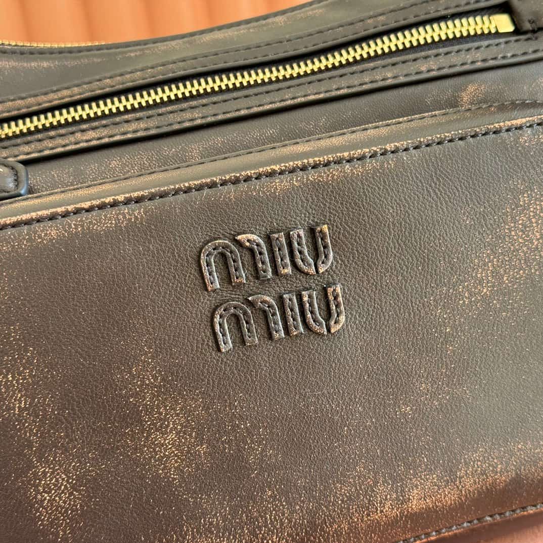 Miu Miu Pocket leather shoulder bag 5BC189 High