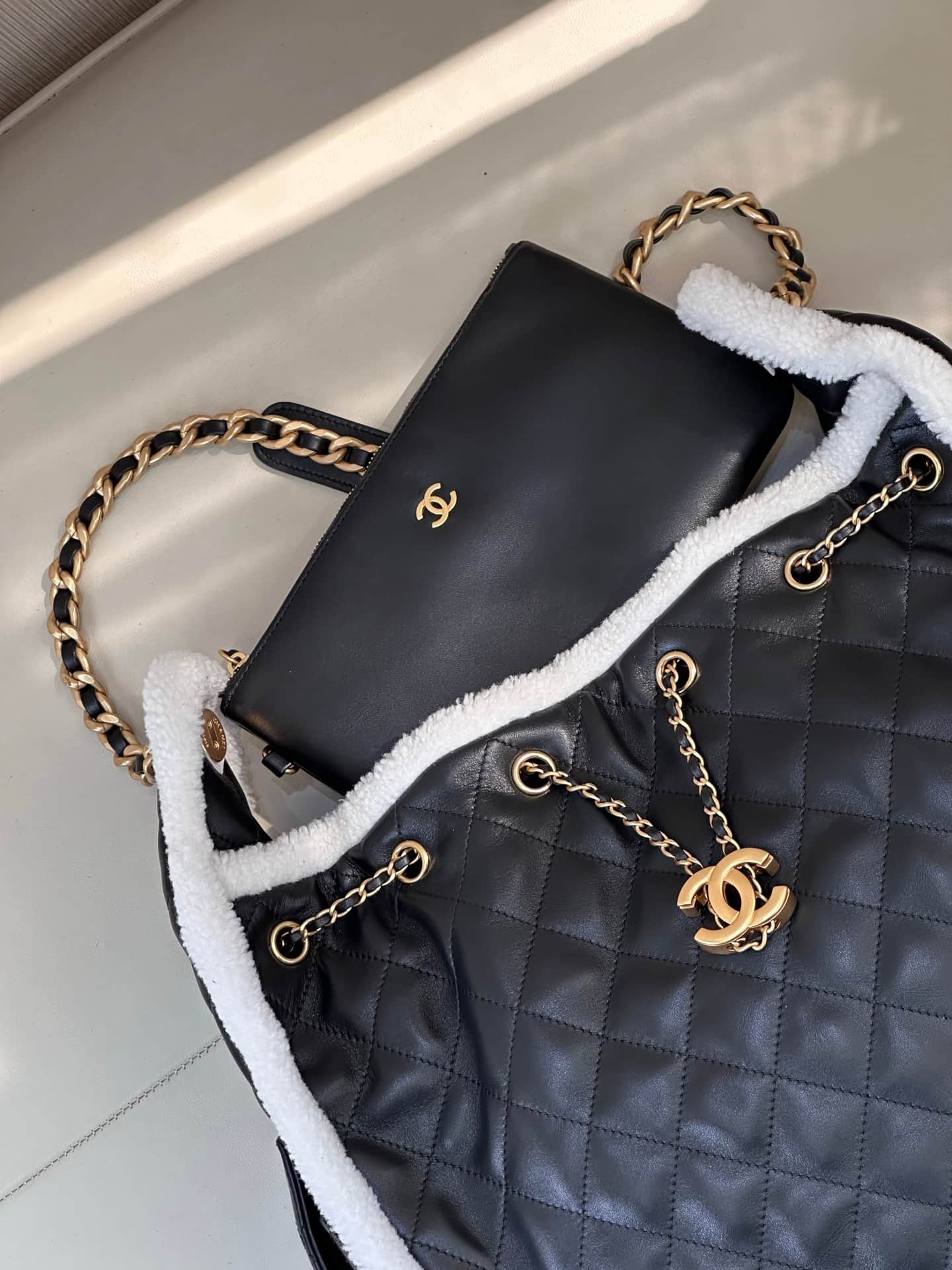 Chanel 25 Medium Hobo handbagAS5311 Suede &Shearling &Gold-tone Metal Black TOP