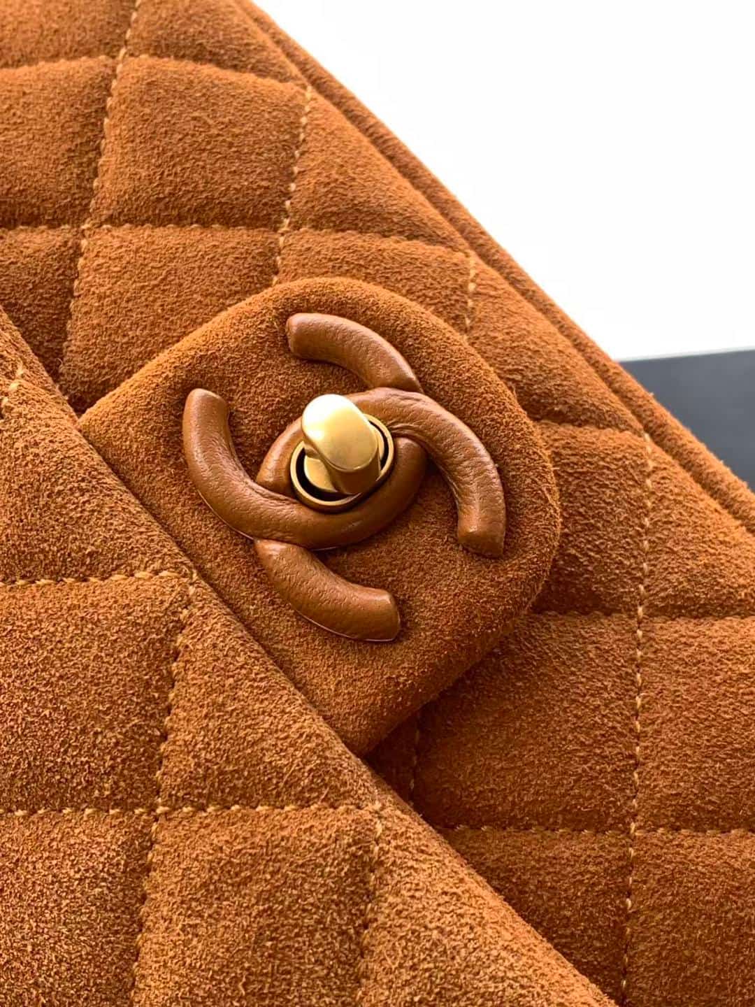 Chanel Classic Flap bag in Tan Suede & Gold-Tone Metal AS5989 A