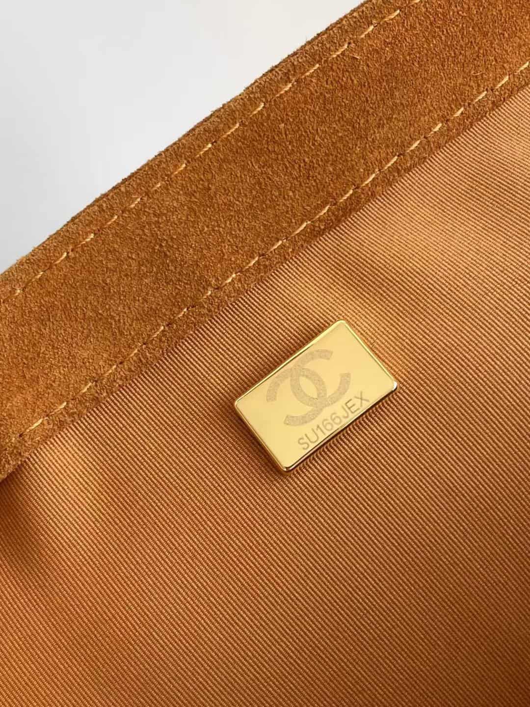 Chanel Classic Flap bag in Tan Suede & Gold-Tone Metal AS5989 A