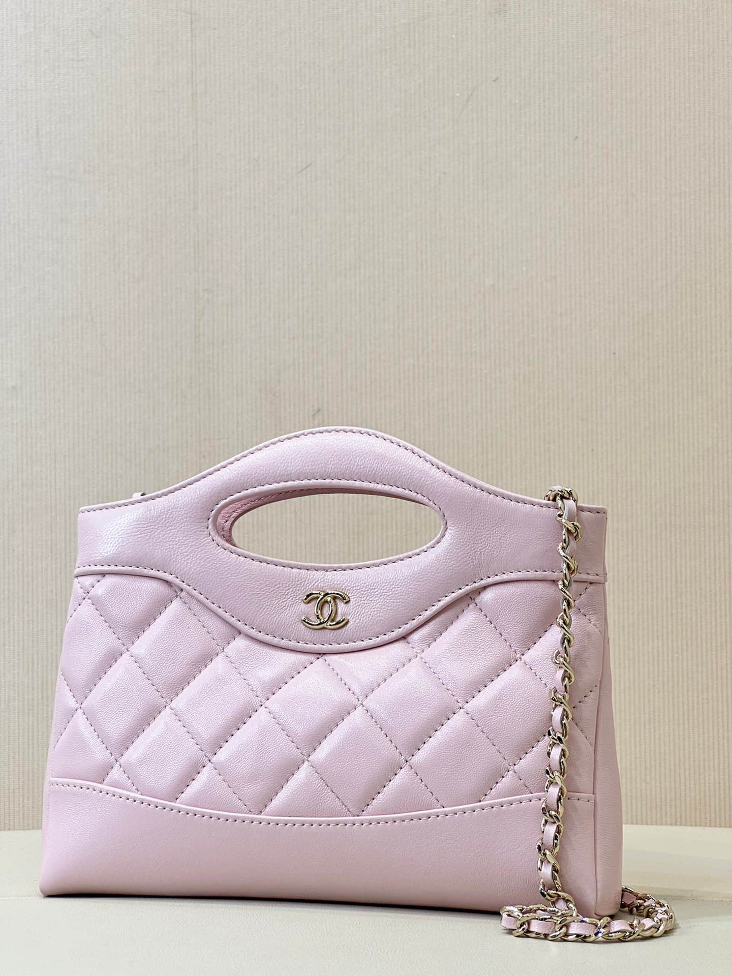 Chanel Clutch with chain Lambskin & Gold-Tone Metal AP3656 Pink TOP