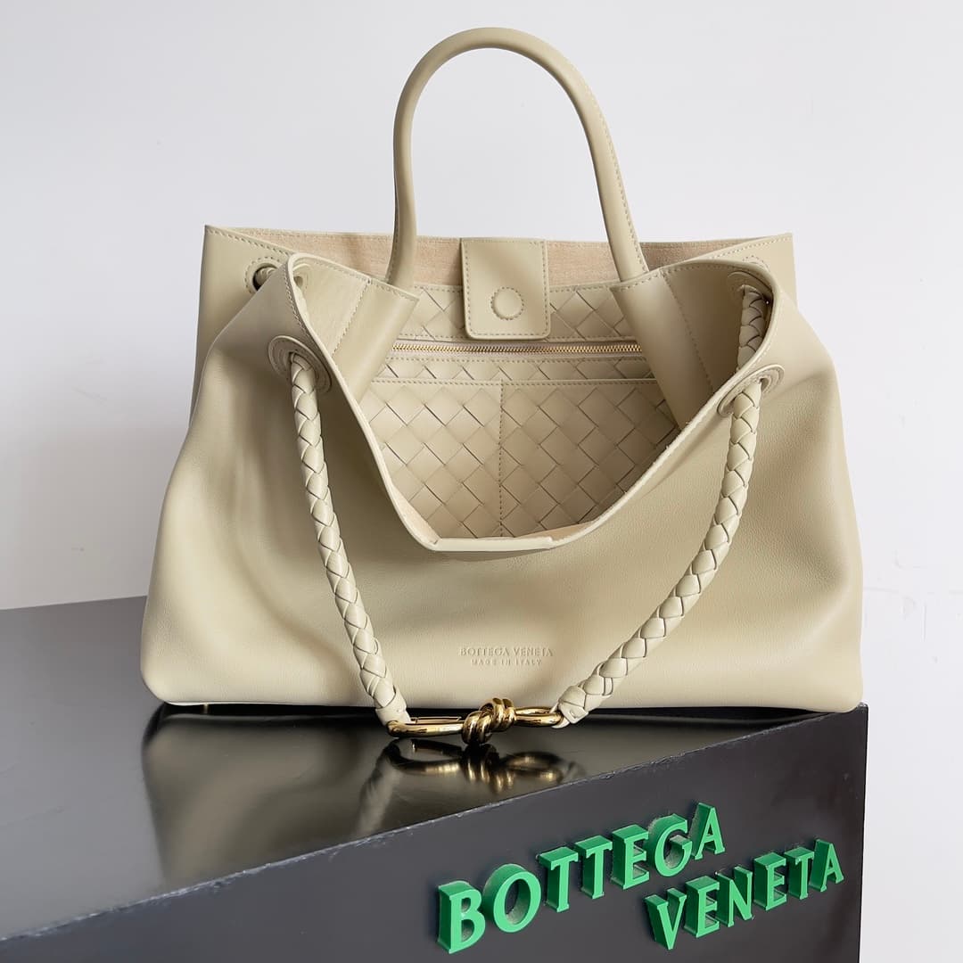 Bottega Veneta Andiamo tote bag in cream calfskin leather TOP