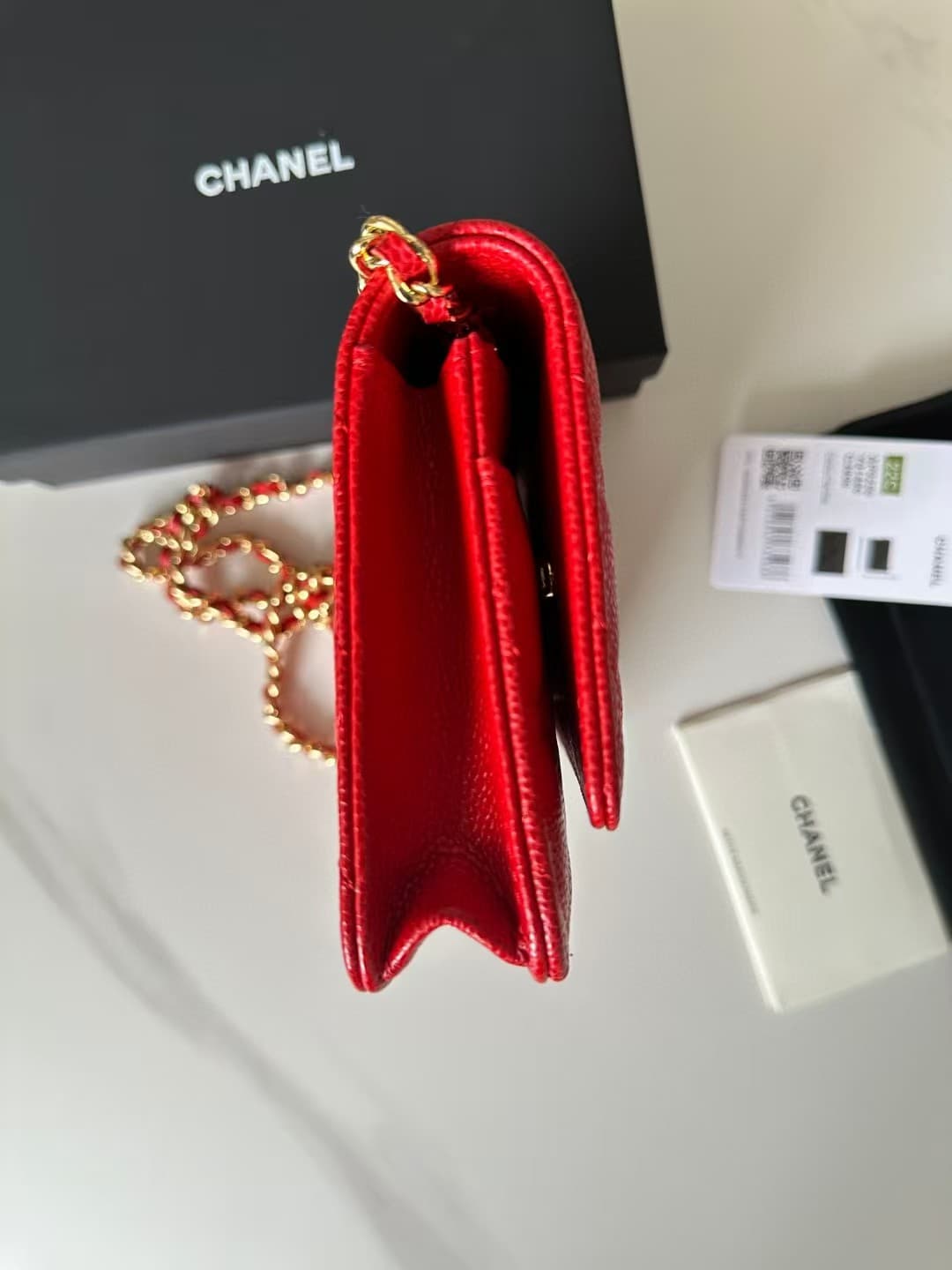Classic Wallet on Chain AP0250 Grained Calfskin Red Gold Metal B