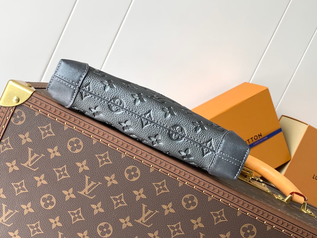 Louis Vuitton Pochette Sèvres Gun Metal Supple grained cowhide leather M12174 High