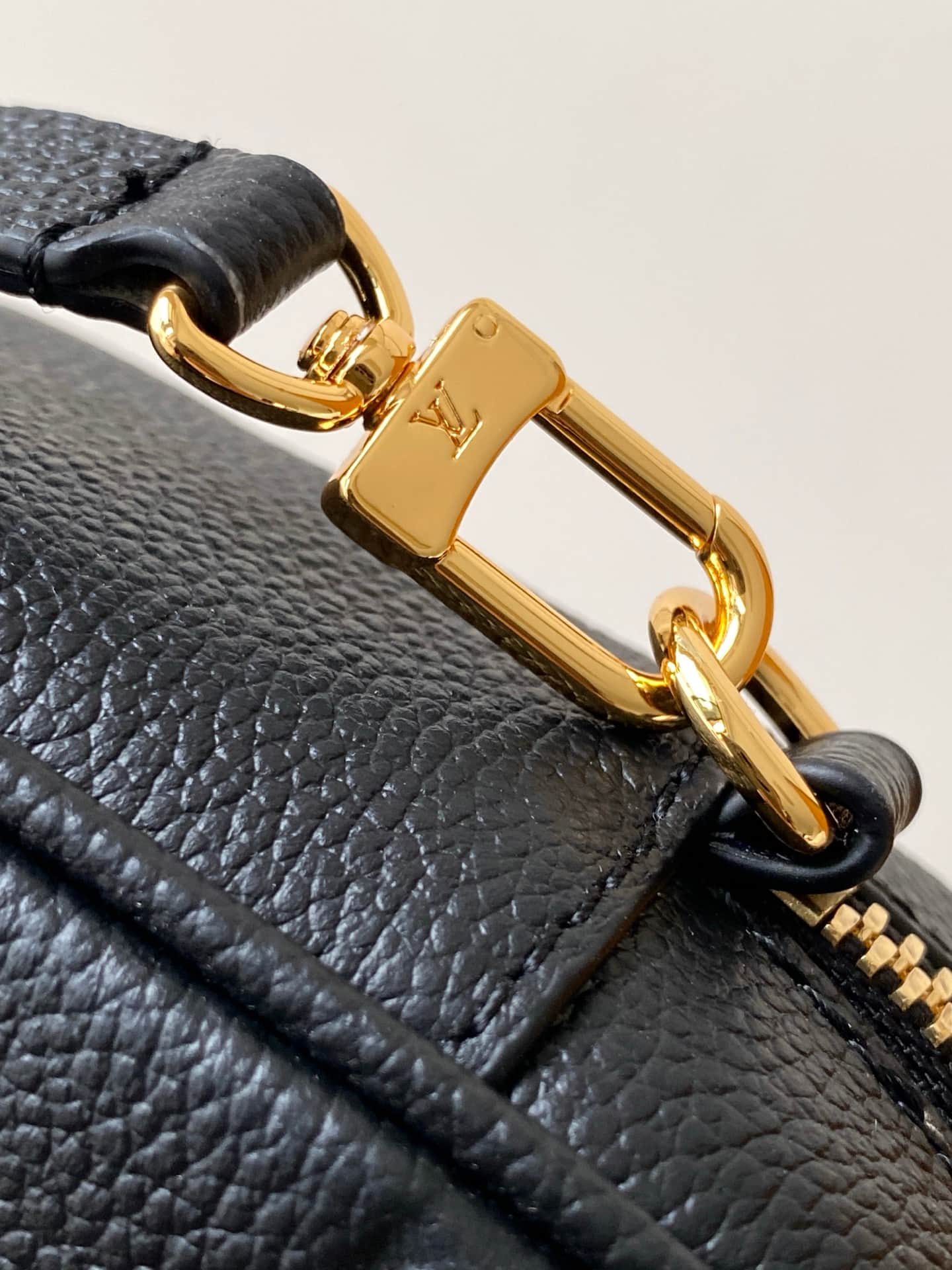 Louis Vuitton Tiny Camera Bag Black Cowhide leather M25518 High