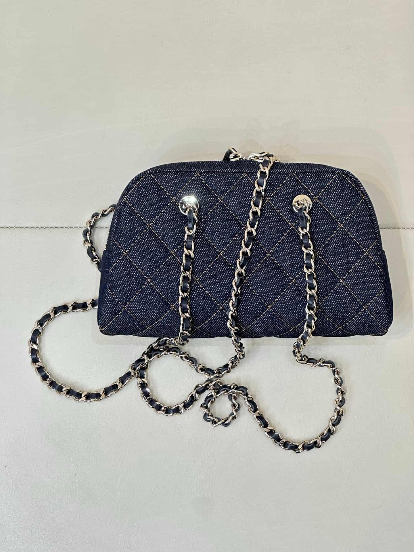 Chanel Clutch with chain Denim & Gold-Tone Metal Dark Blue AP5092 TOP