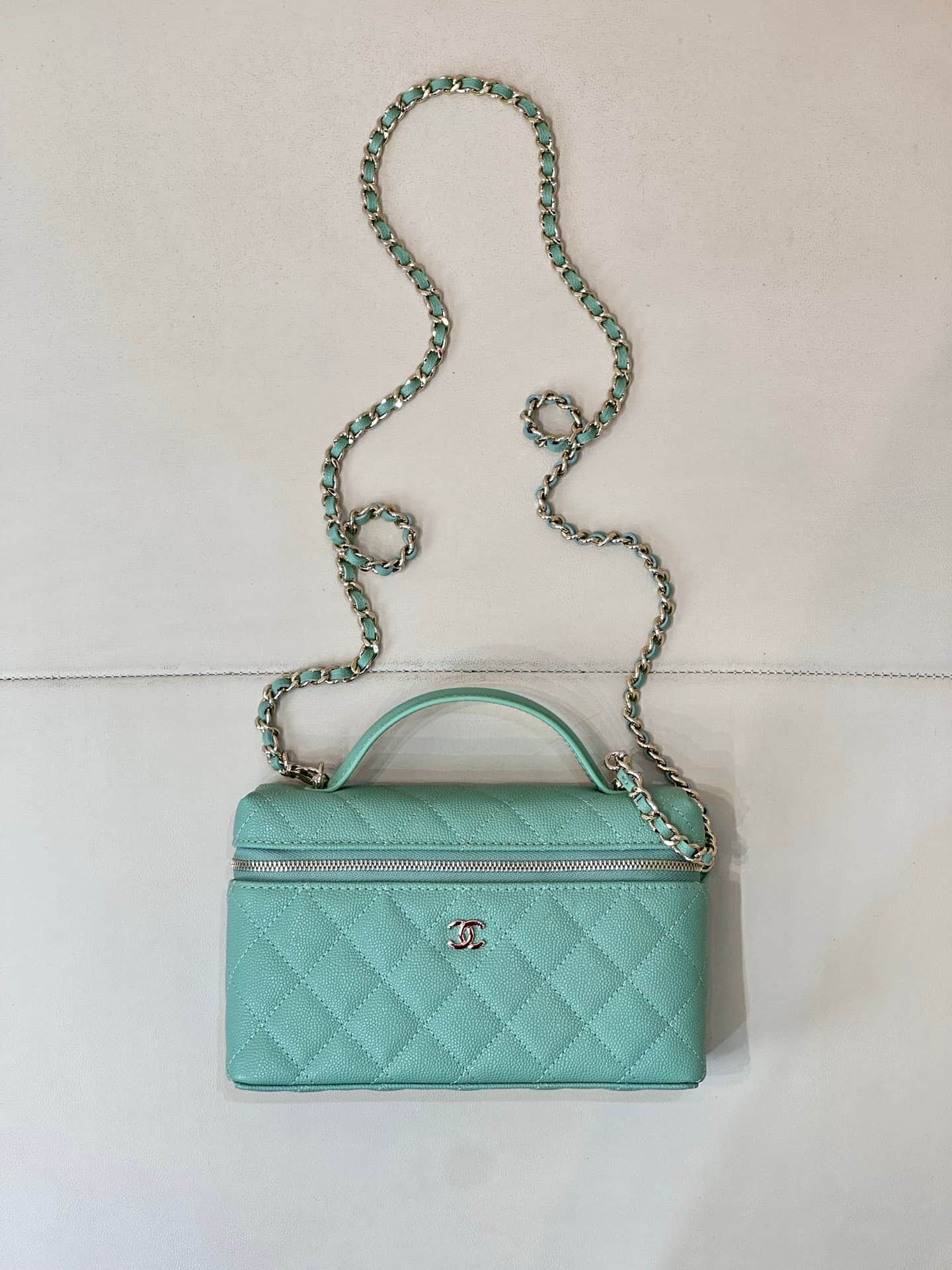 Chanel Classic Vanity with Chain Grained Calfskin & Gold-Tone Metal Green AP4385 TOP