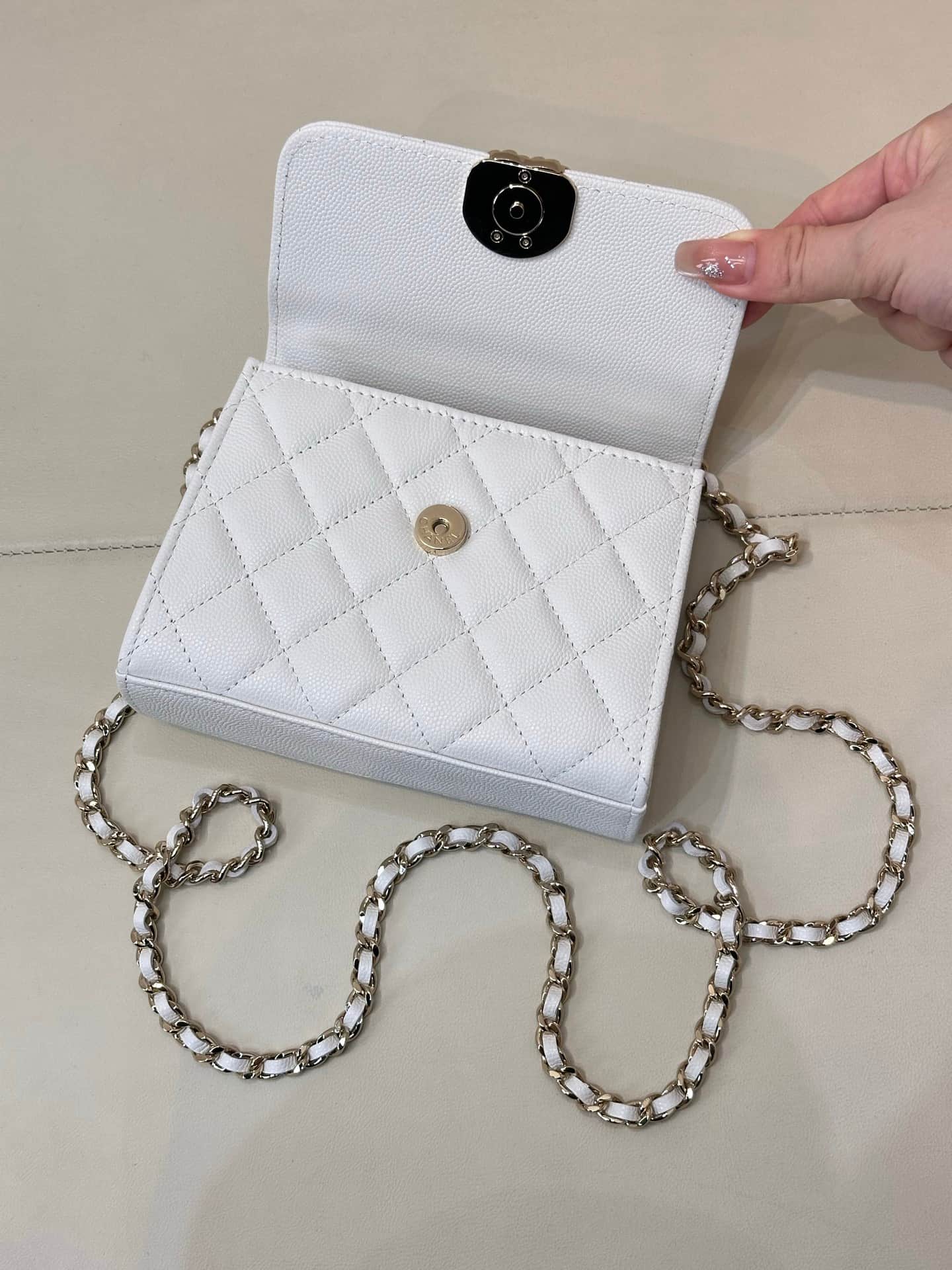 Chanel Clutch with chain Grained Calfskin&Gold-Tone Metal White AP3236 TOP