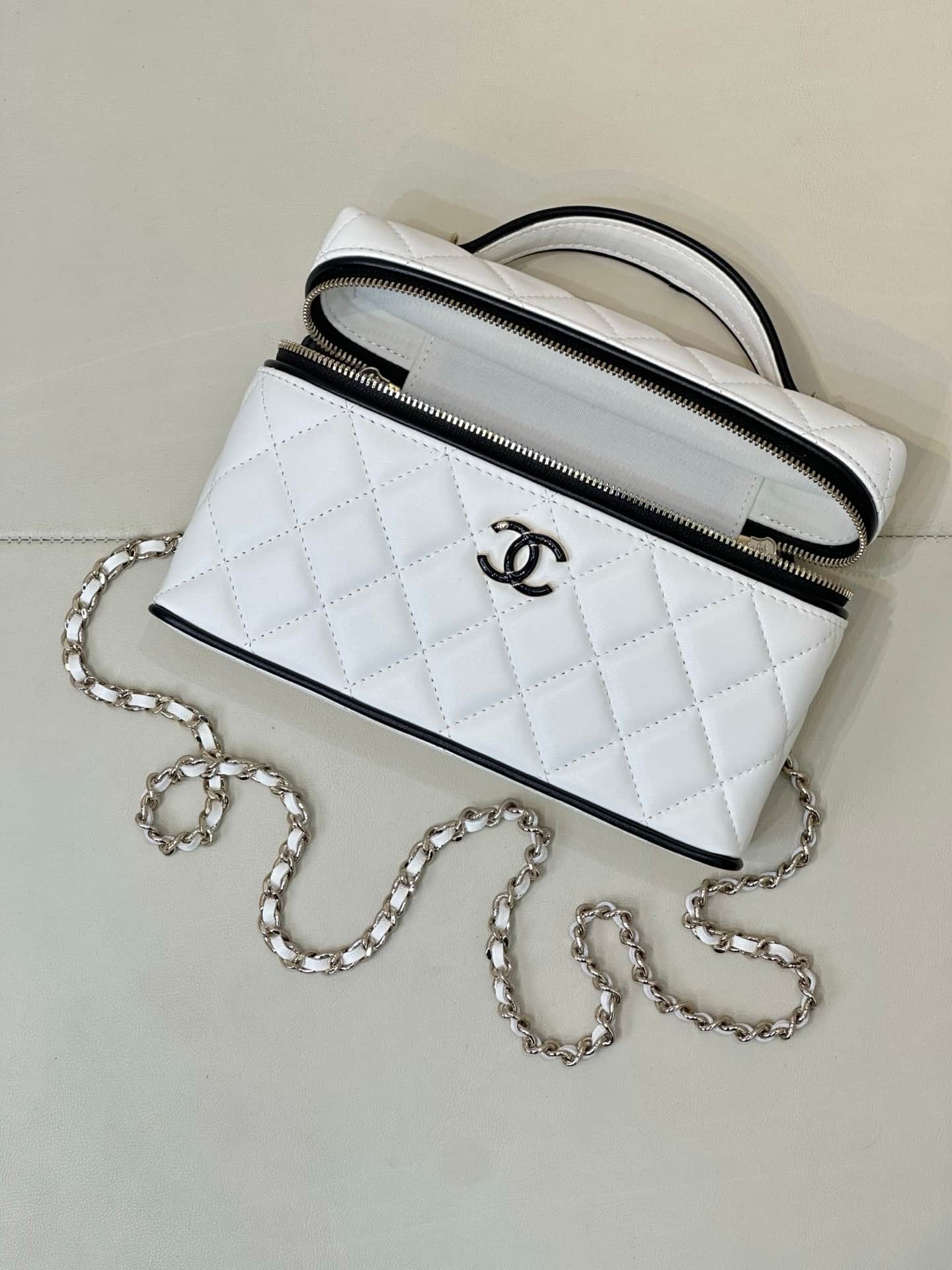 Chanel Vanity with Chain Lambskin & Gold-Tone Metal White AP5240 TOP