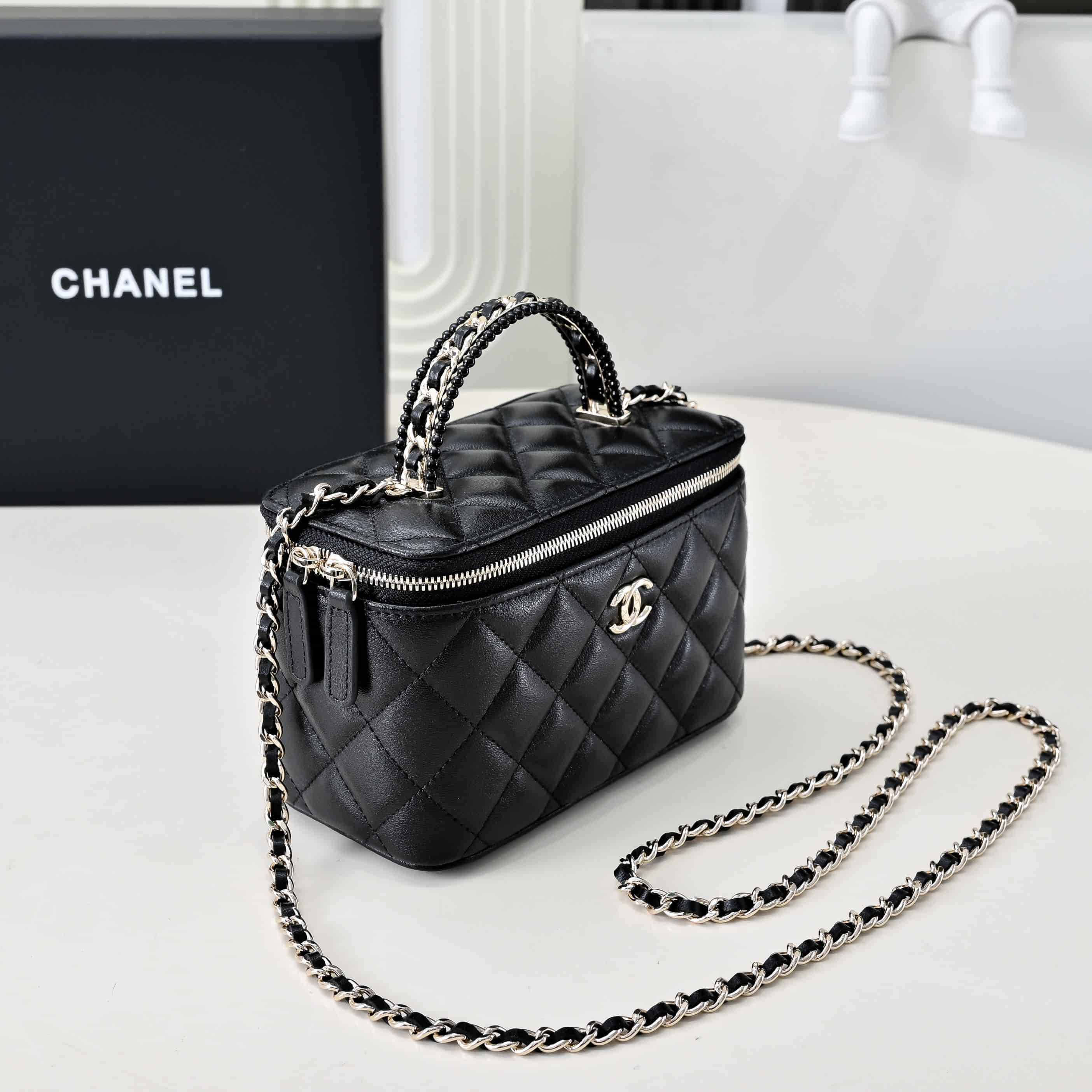 Chanel LONG VANITY WITH CHAIN Lambskin, Imitation Pearls & Gold-Tone Metal AP4452 Black A