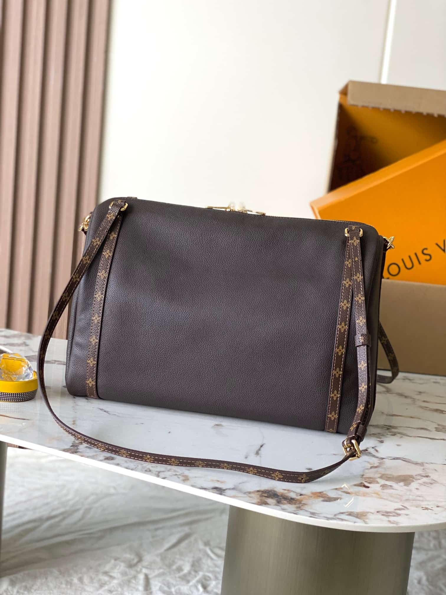 Louis Vuitton Express MM Calfskin leather M26397 Mahogany/Acajou TOP