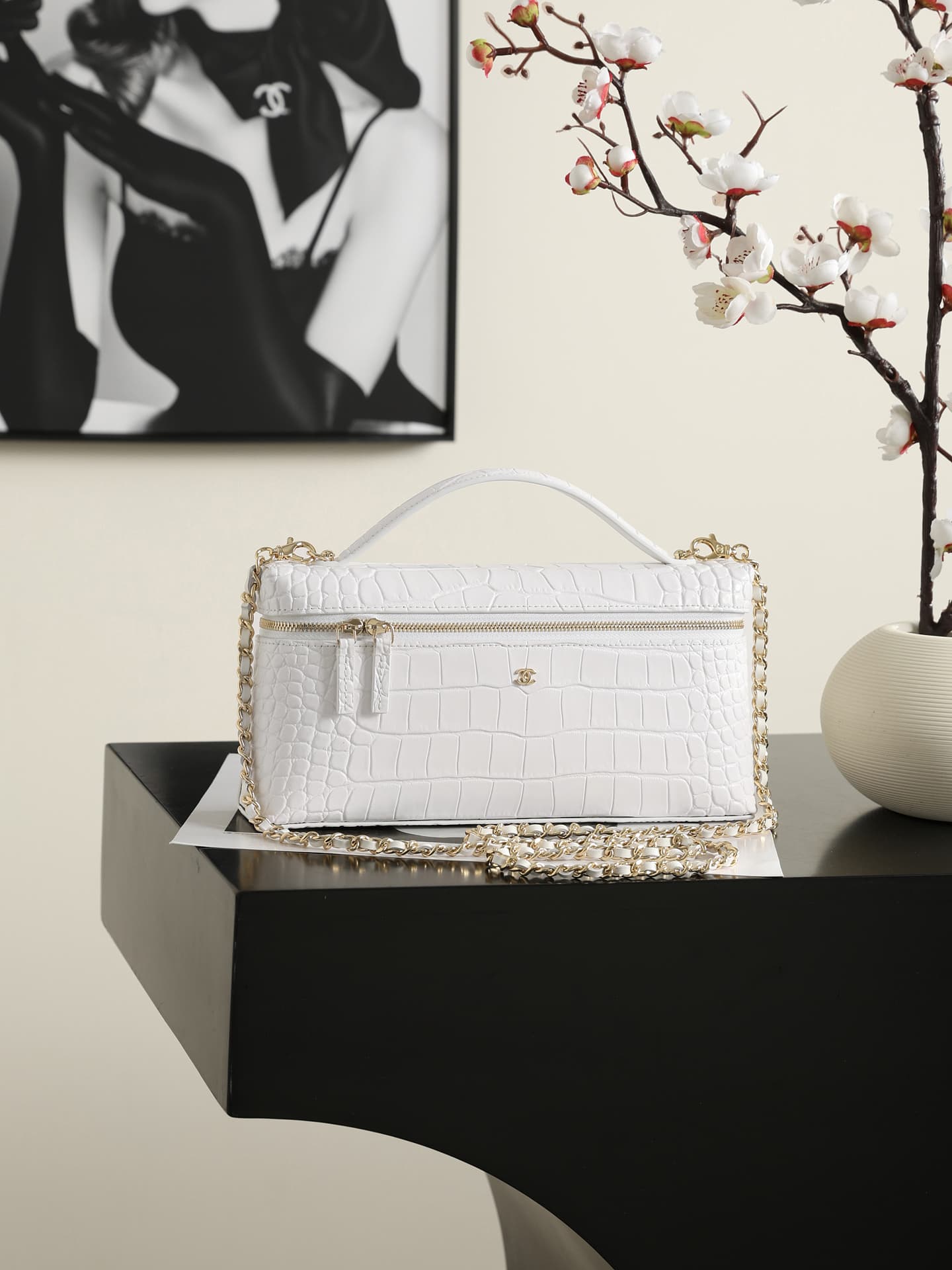 Chanel Vanity with Chain Crocodile-embossed leather& Gold-Tone Metal White AP5438 A