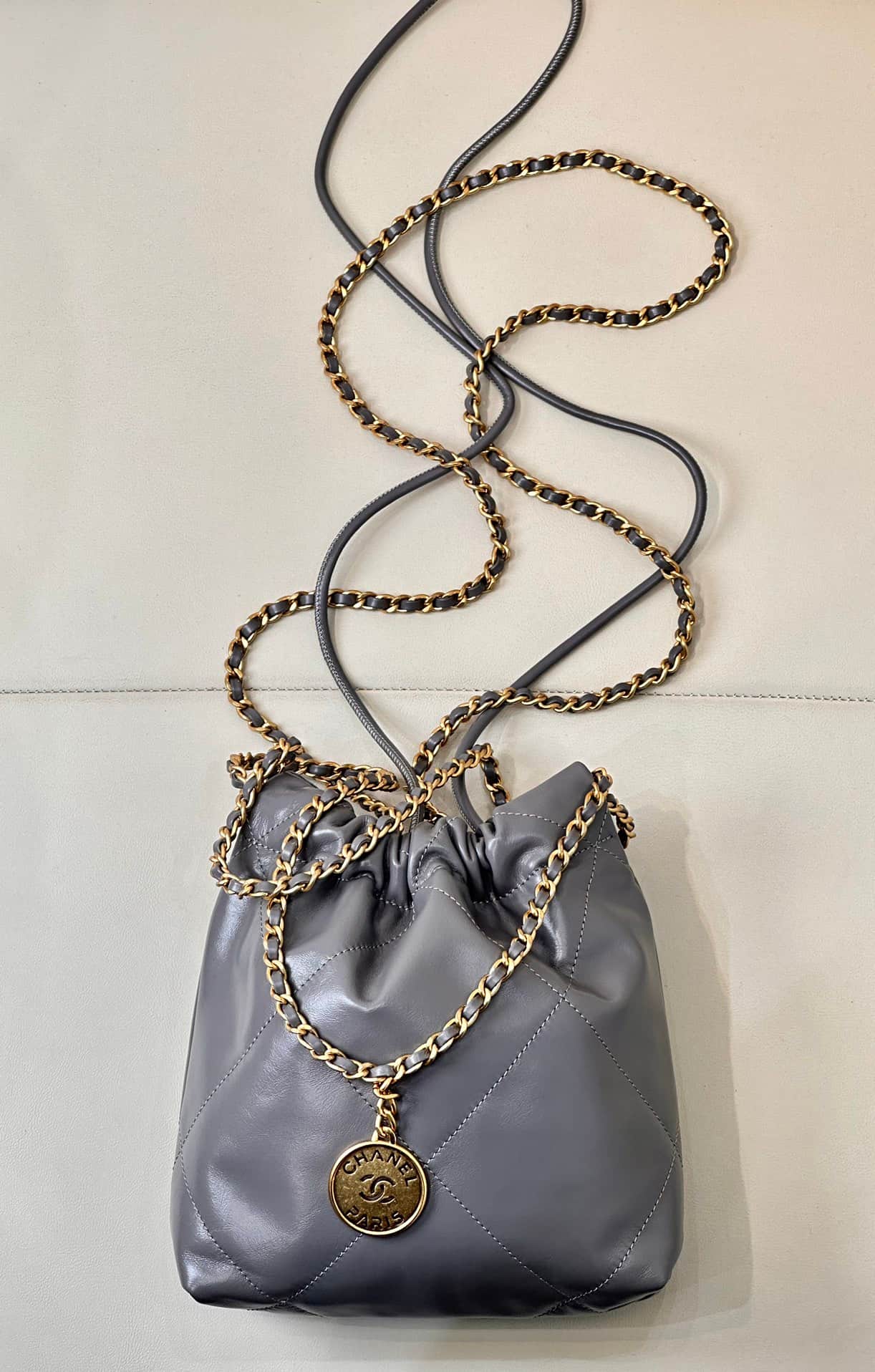 Chanel 22 MINI HANDBAG Shiny Calfskin Grey & Gold-Tone Metal AS3980 TOP