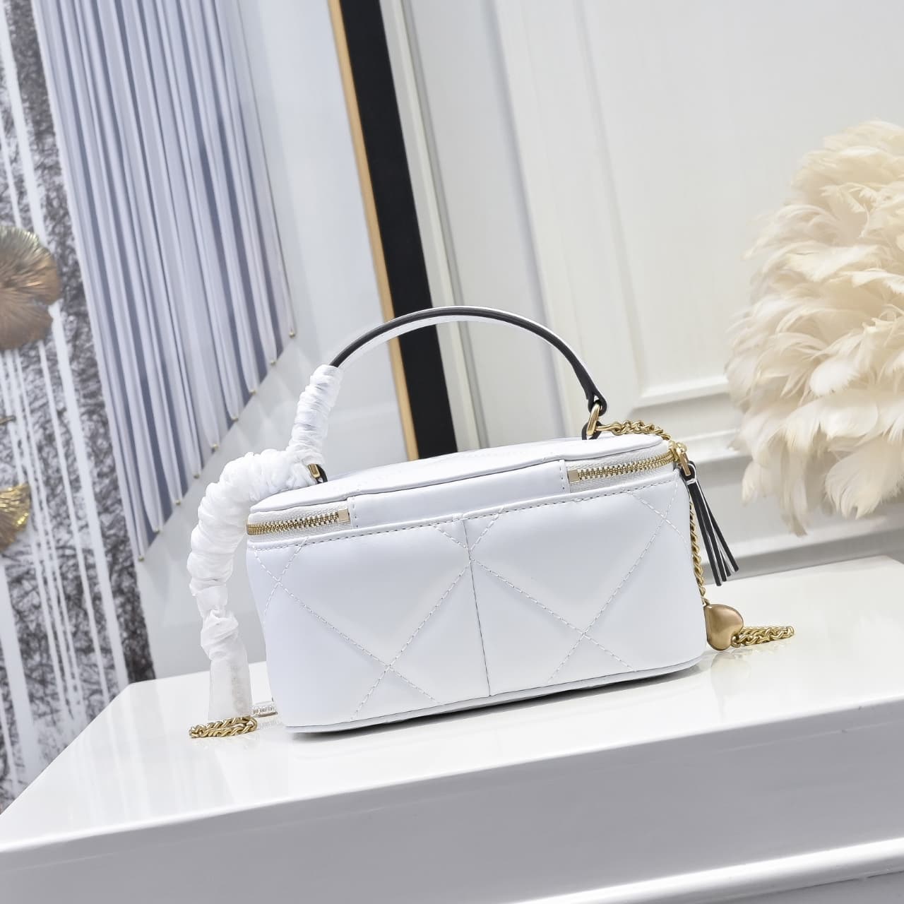 Tory Burch Kira Diamond Quilt Distressed Vanity Case White Calfskin High