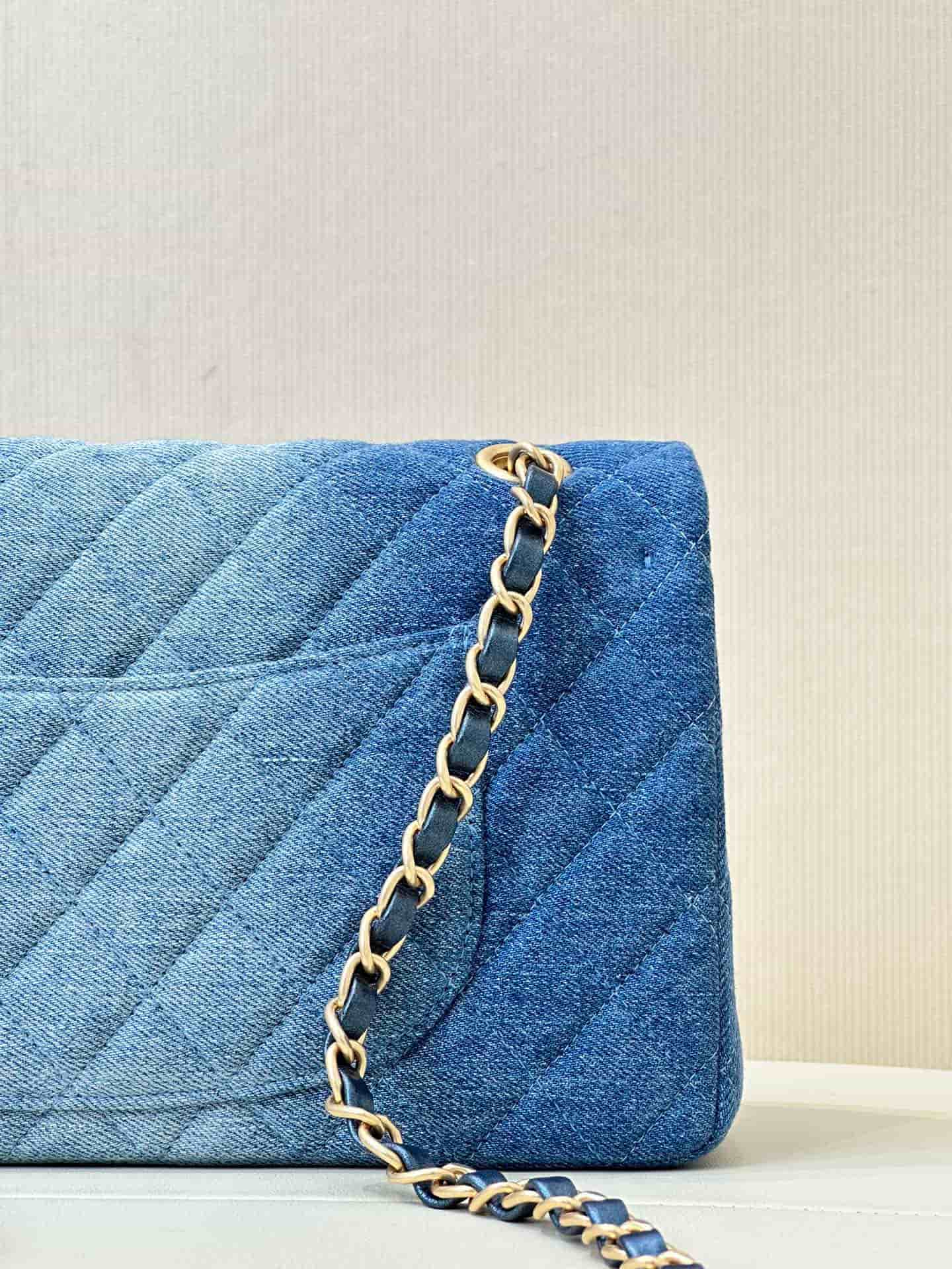 Chanel Medium CLASSIC HANDBAG Denim &Gold-tone Metal Blue TOP
