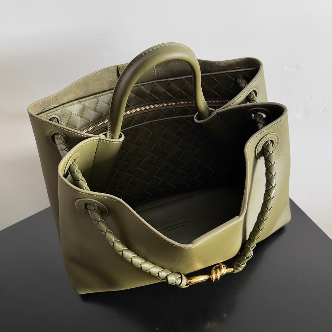 Bottega Veneta Andiamo tote bag in green calfskin leather TOP