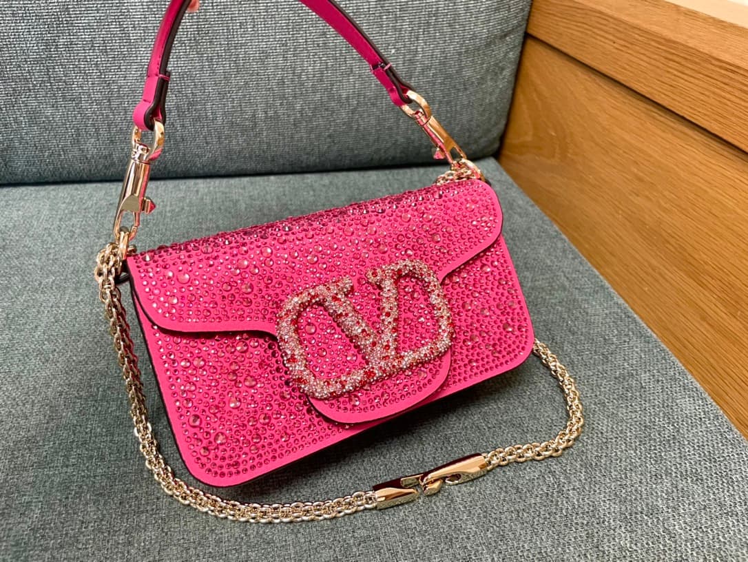 Valentino Garavani Locò Small Shoulder Bag in Rose Pink High