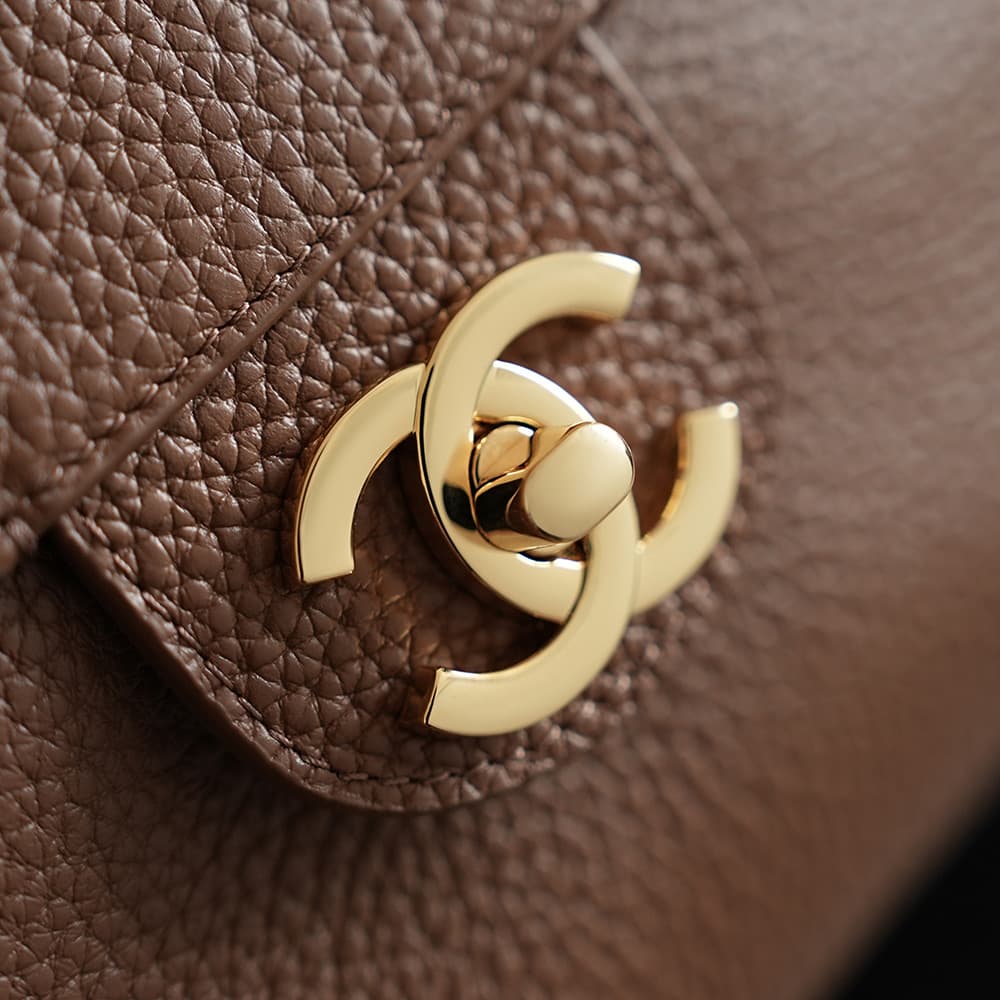Chanel Maxi Flapbag Grained Calfskin & Gold-Tone Metal Caramel AS6231 A
