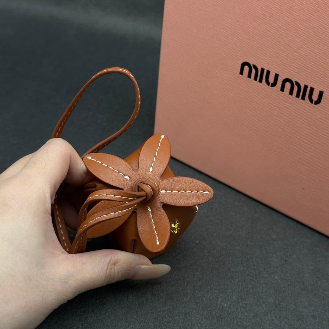 Miu Miu flower Logo-Lettering Leather Bag Charm