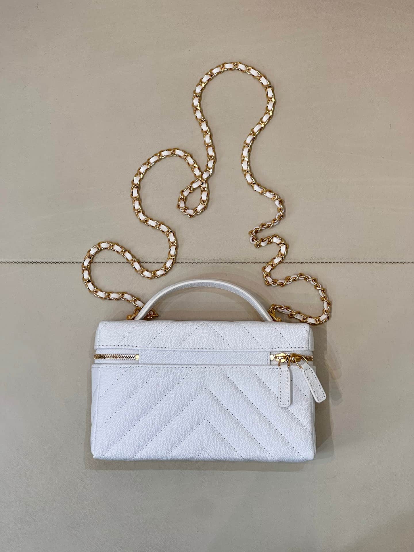 Chanel Vanity with Chain Grained Shiny Calfskin & Gold-Tone Metal White AP5212 TOP