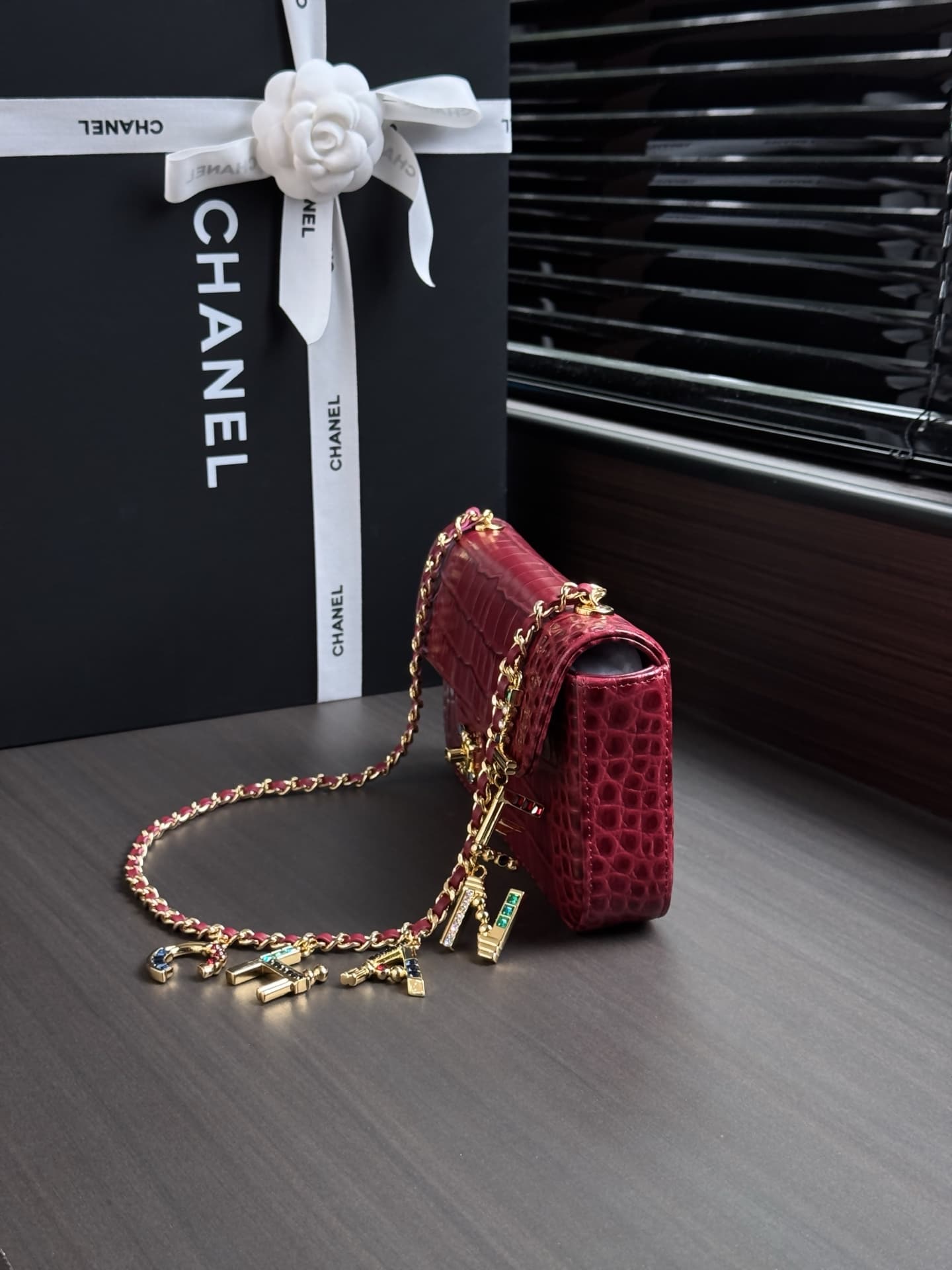 Chanel Flap Bag crocodile-embossed calfskin& Gold-Tone Metal Red AS6340 A