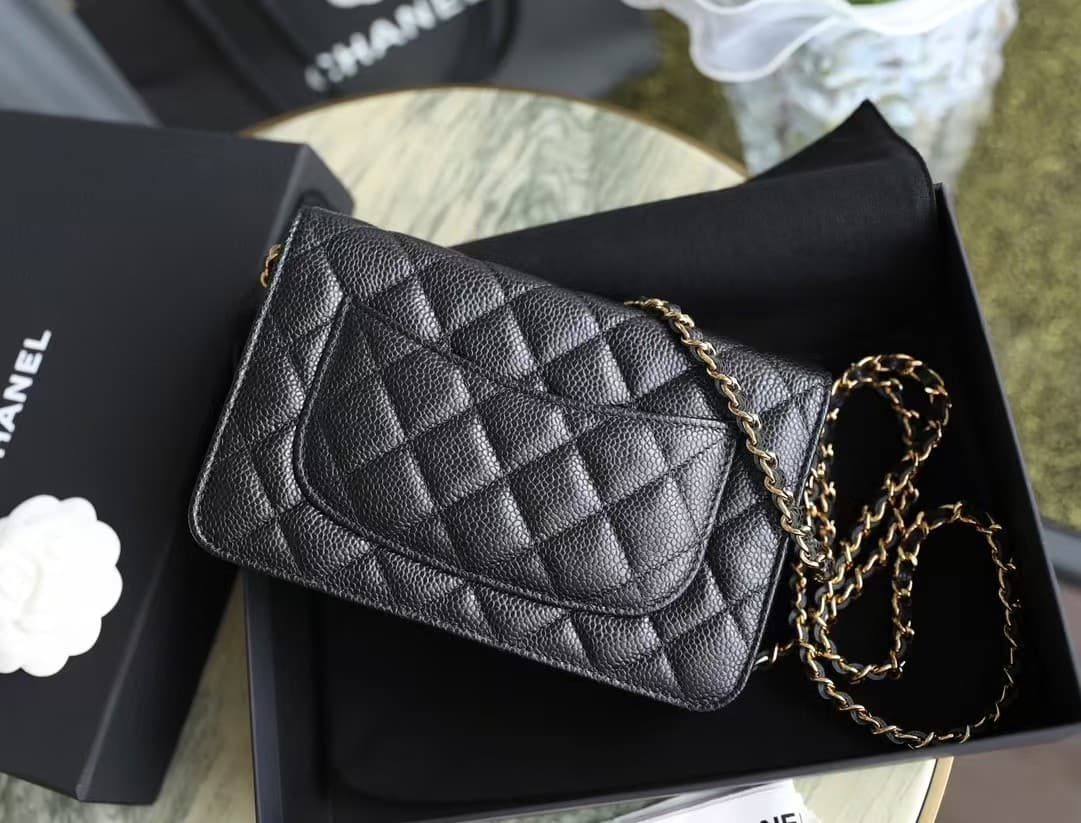 Classic Wallet on Chain AP0250 Grained Calfskin Black Gold Metal TOP