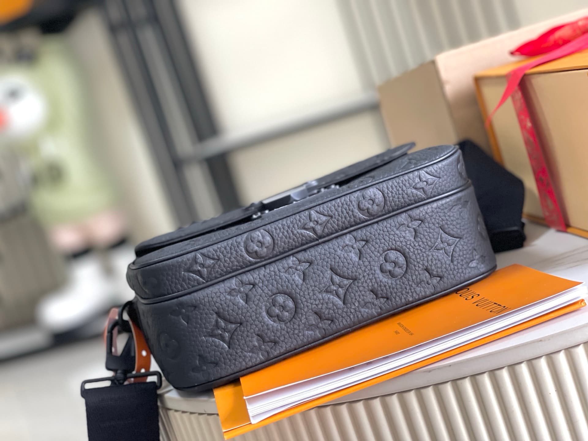 Louis Vuitton S Lock Messenger Monogram cowhide leather Black M58489 TOP