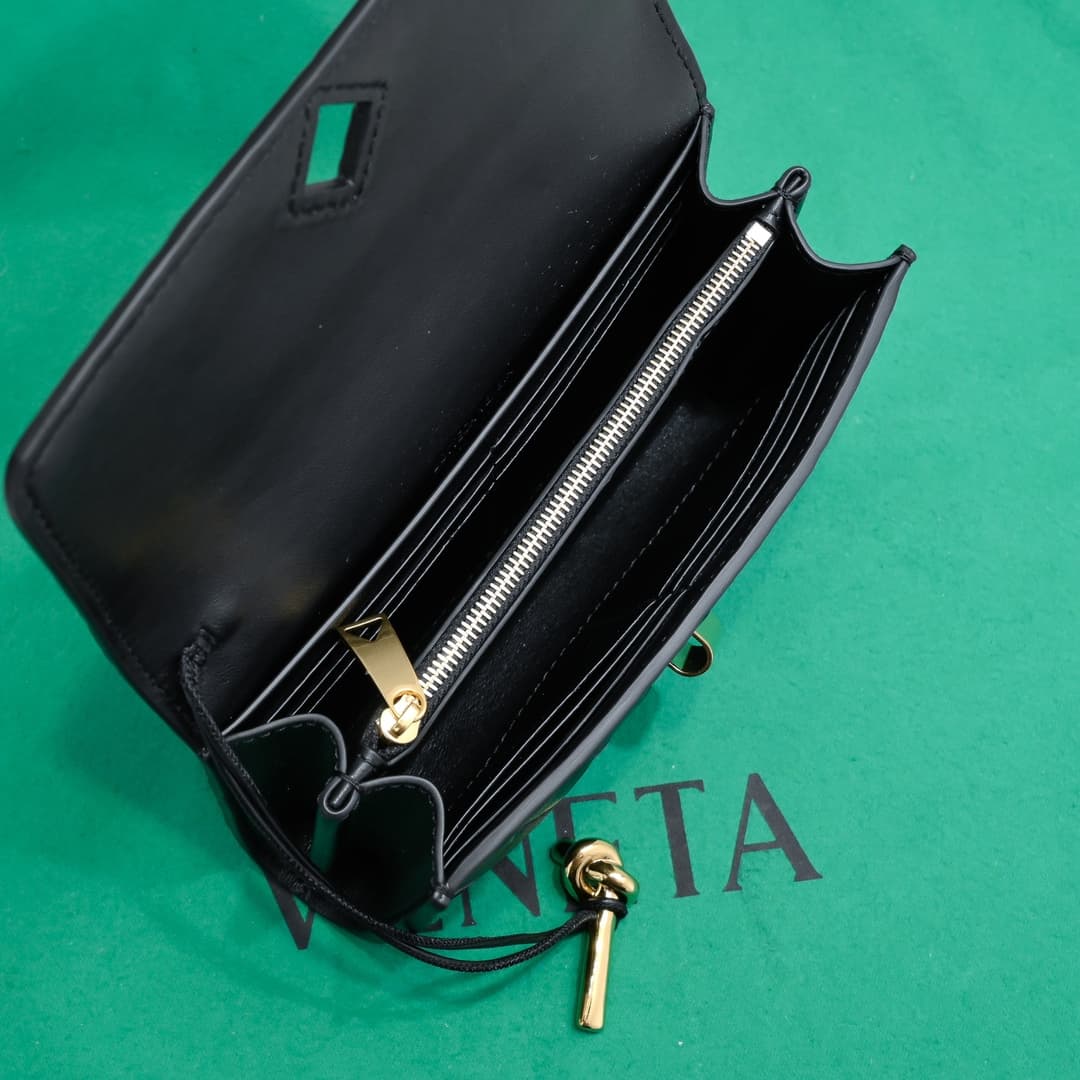 BV Andiamo Clutch Black High