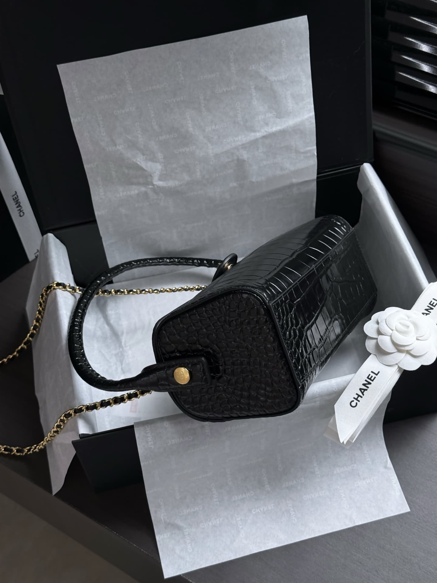 Chanel Clutch with chain Crocodile Embossed Calfskin & Gold-Tone Metal AP5294 Black High