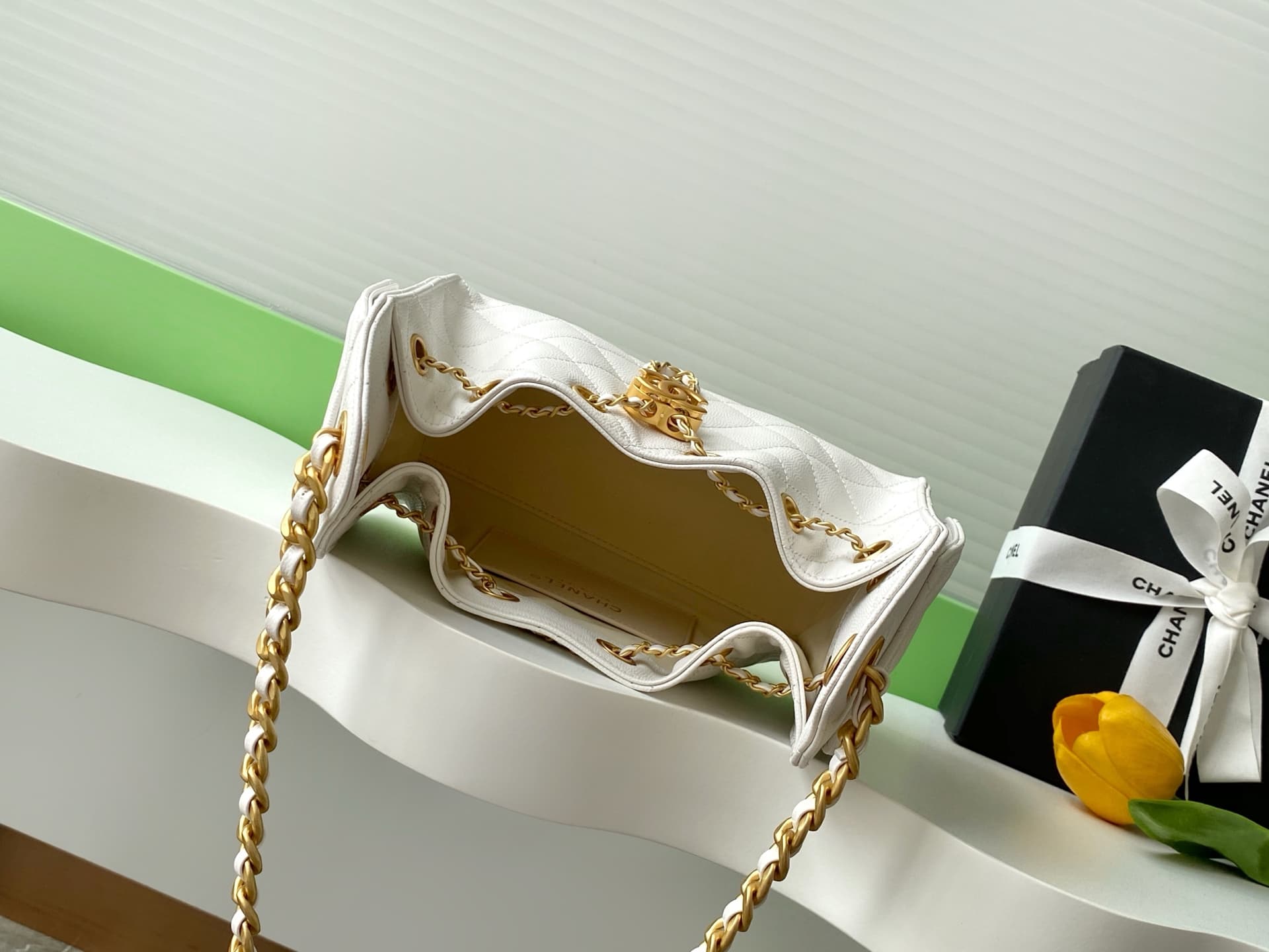 Chanel 25 Mini Hobo handbag AS5631 Grained calfskin & gold-tone metal White A