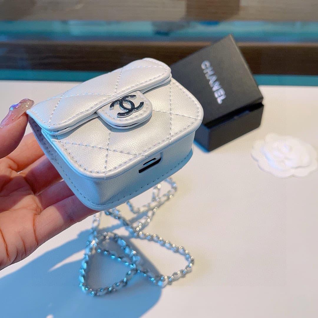 CHANEL classic diamond-pattern universal headphone bag