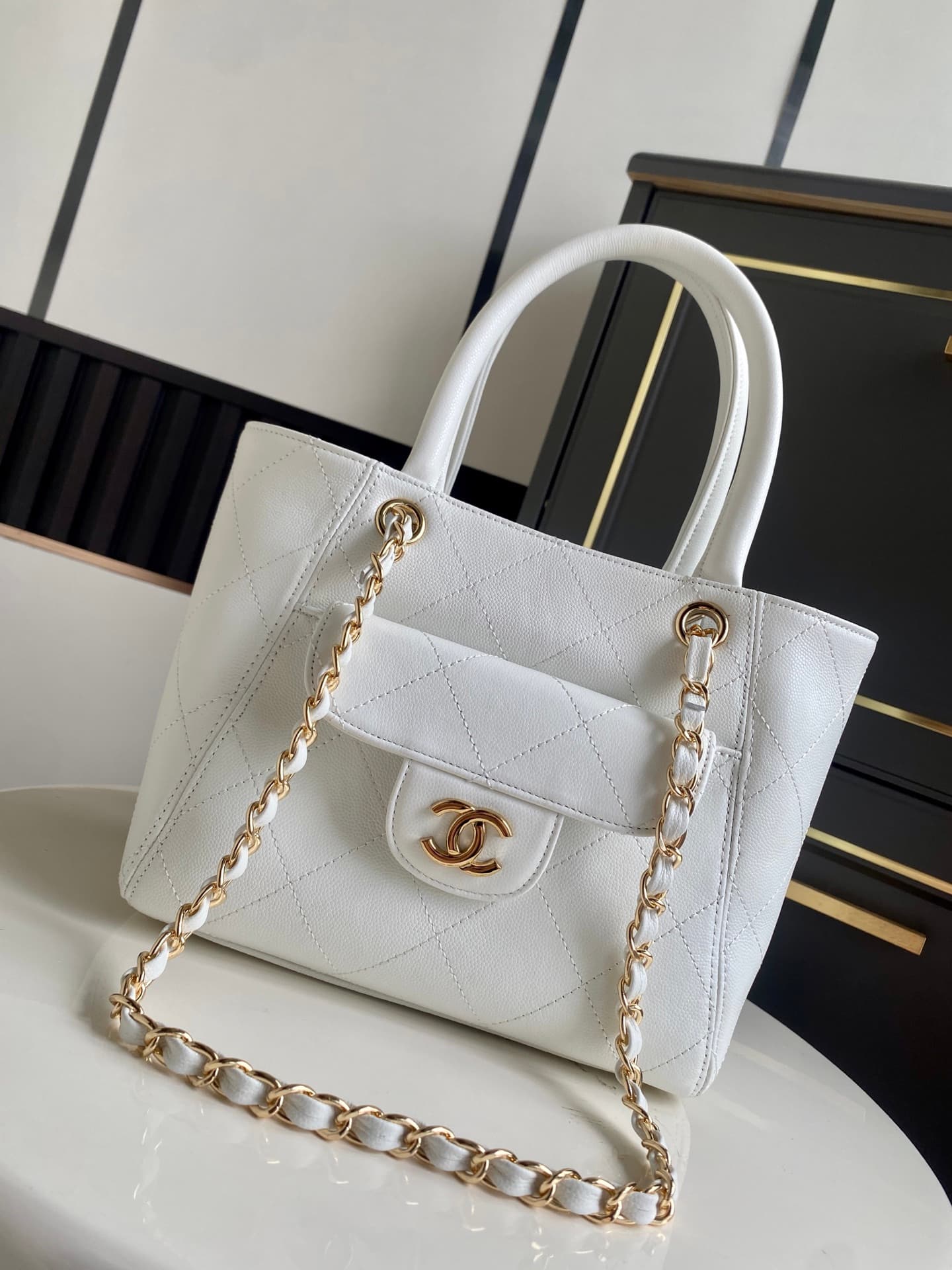 Chanel Tote Bag Grained Calfskin&Gold-Tone Metal White AS6025 High