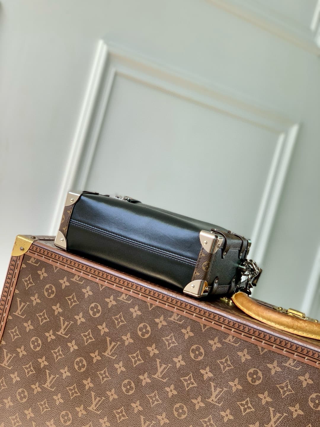 Louis Vuitton Side Trunk Vibe MM Black Calf leather M15195 High